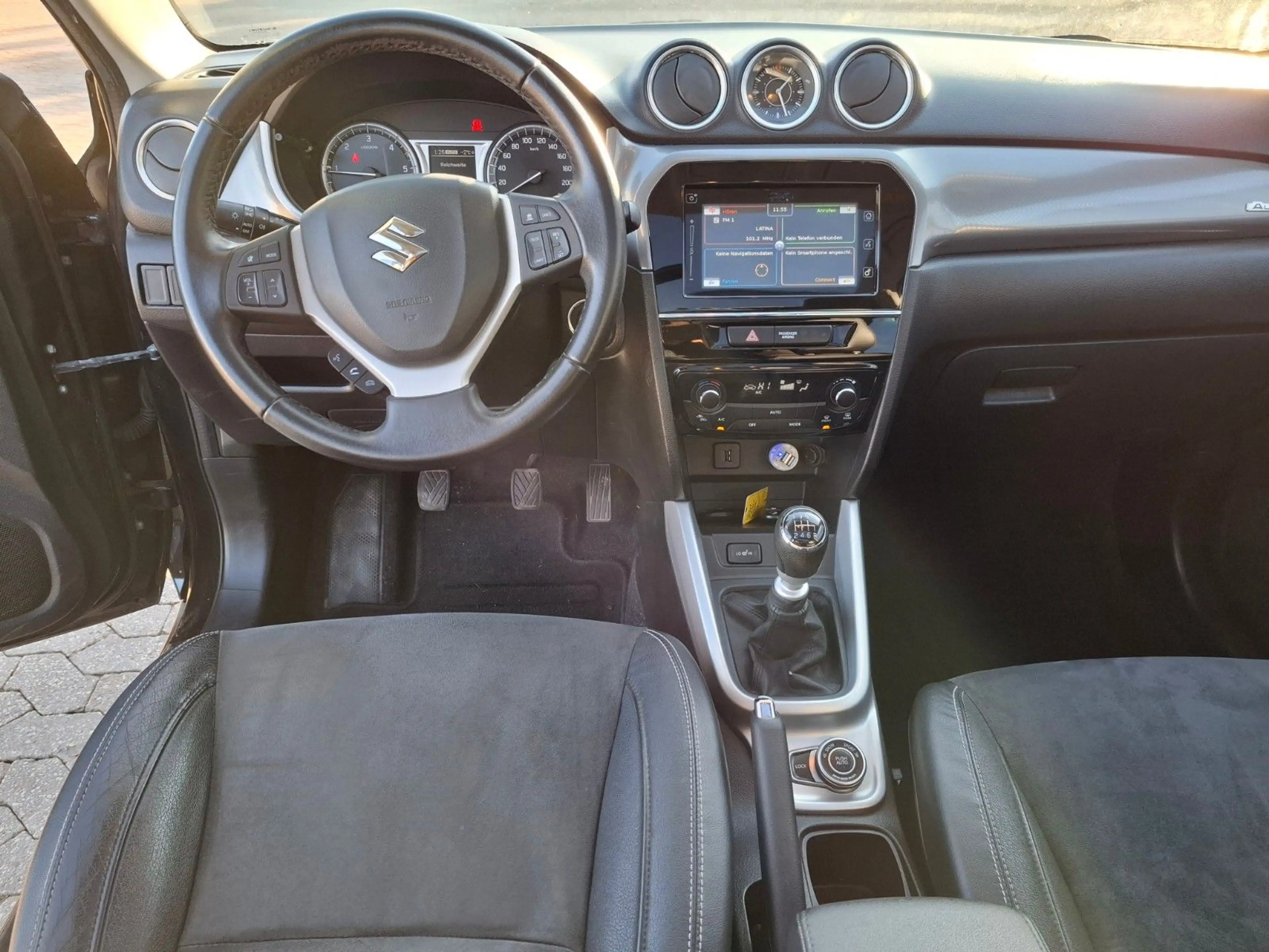 Suzuki Vitara 1.6 DDiS Comfort+ 4x4 — photo 9
