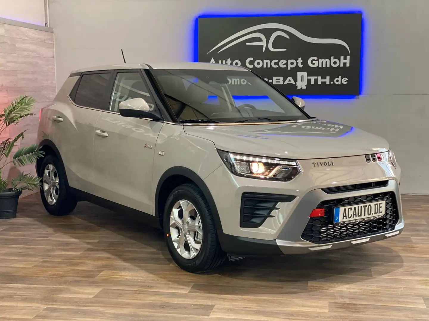 KGM Tivoli 1.5 T-GDI Nomad +6AT+Klima+Digital+KAMERA Бежевий - 1