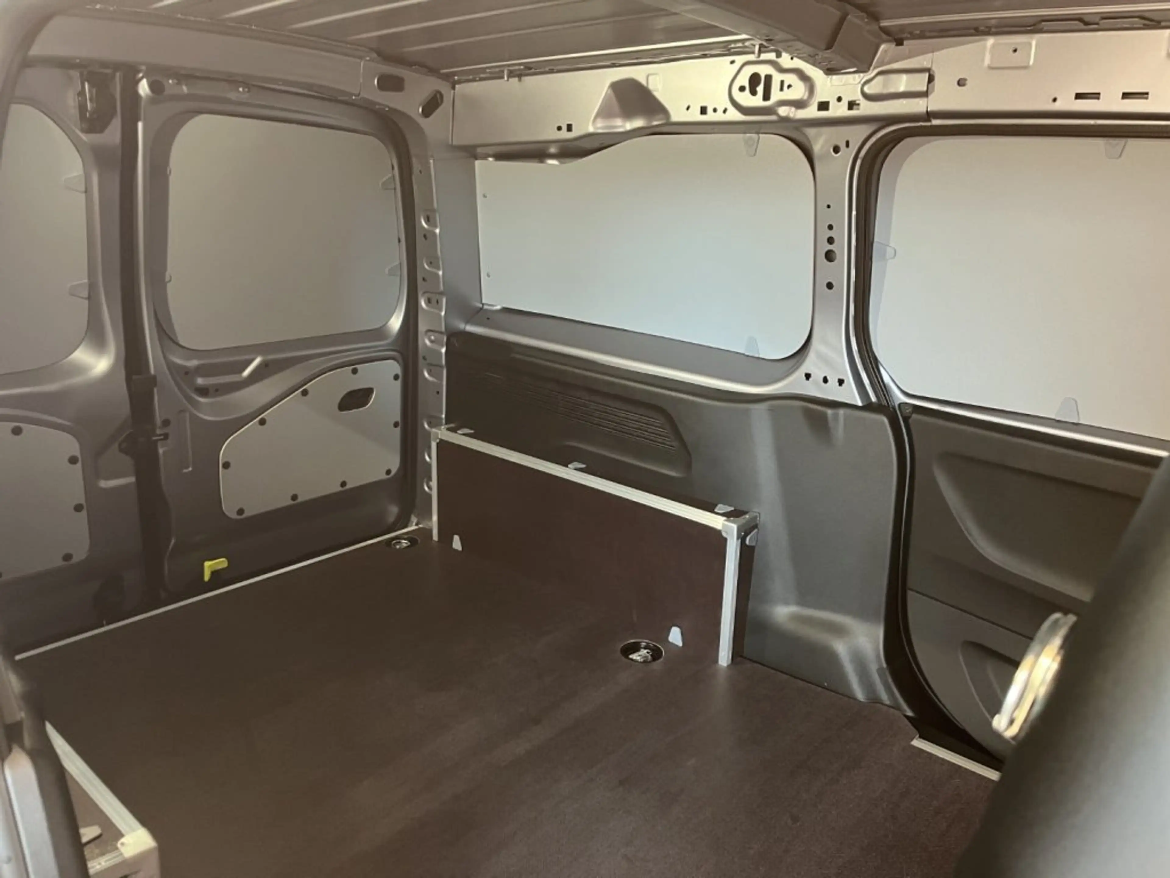 Peugeot Partner Lang BHDI 130 EAT8 — photo 13