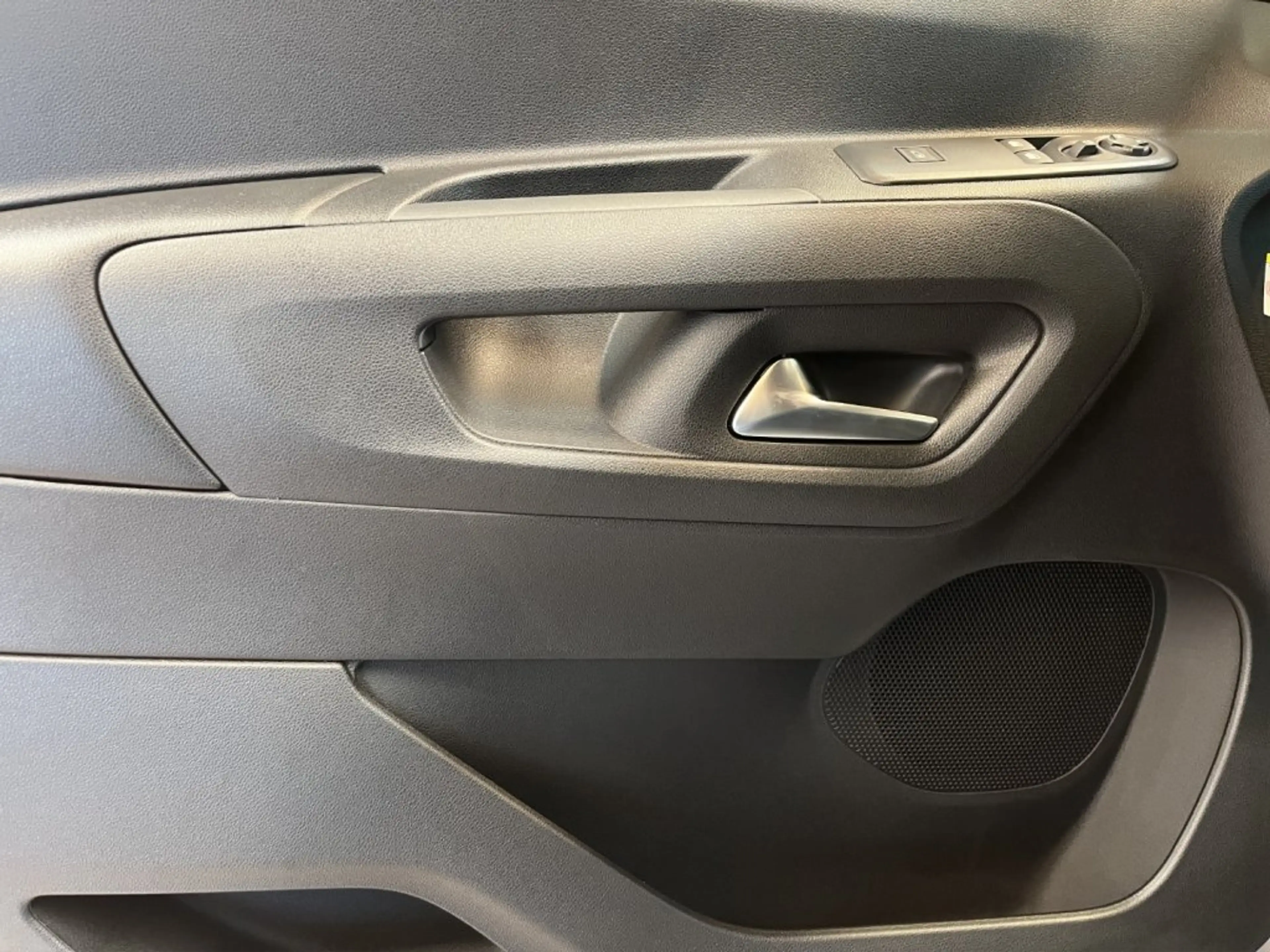 Peugeot Partner Lang BHDI 130 EAT8 — photo 12
