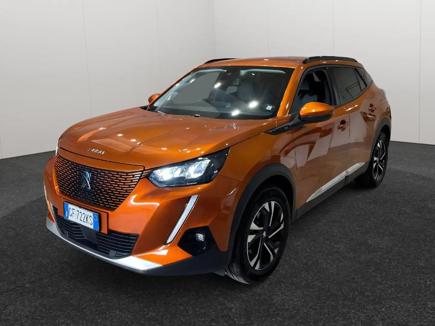 Peugeot e-2008 Active 100kW Oranžová - 1