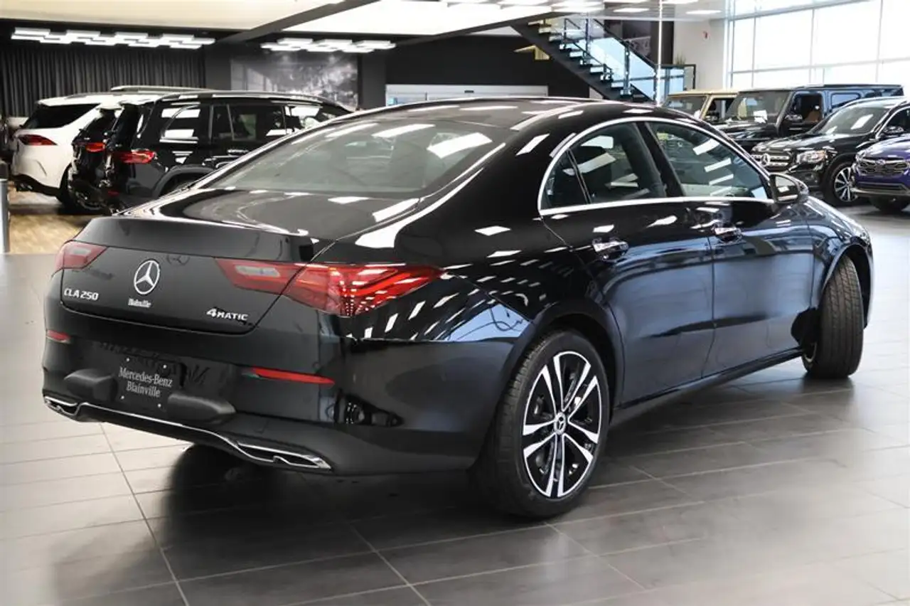Mercedes-Benz CLA снимка Mercedes-Benz CLA