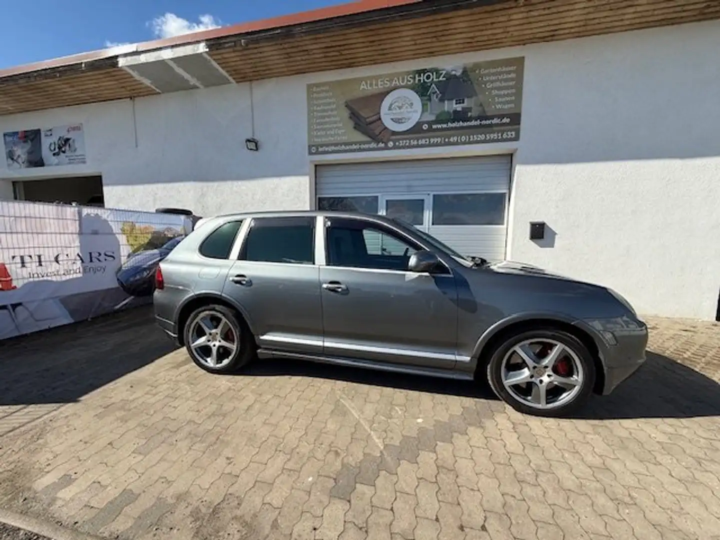 Porsche Cayenne Turbo Argent - 1