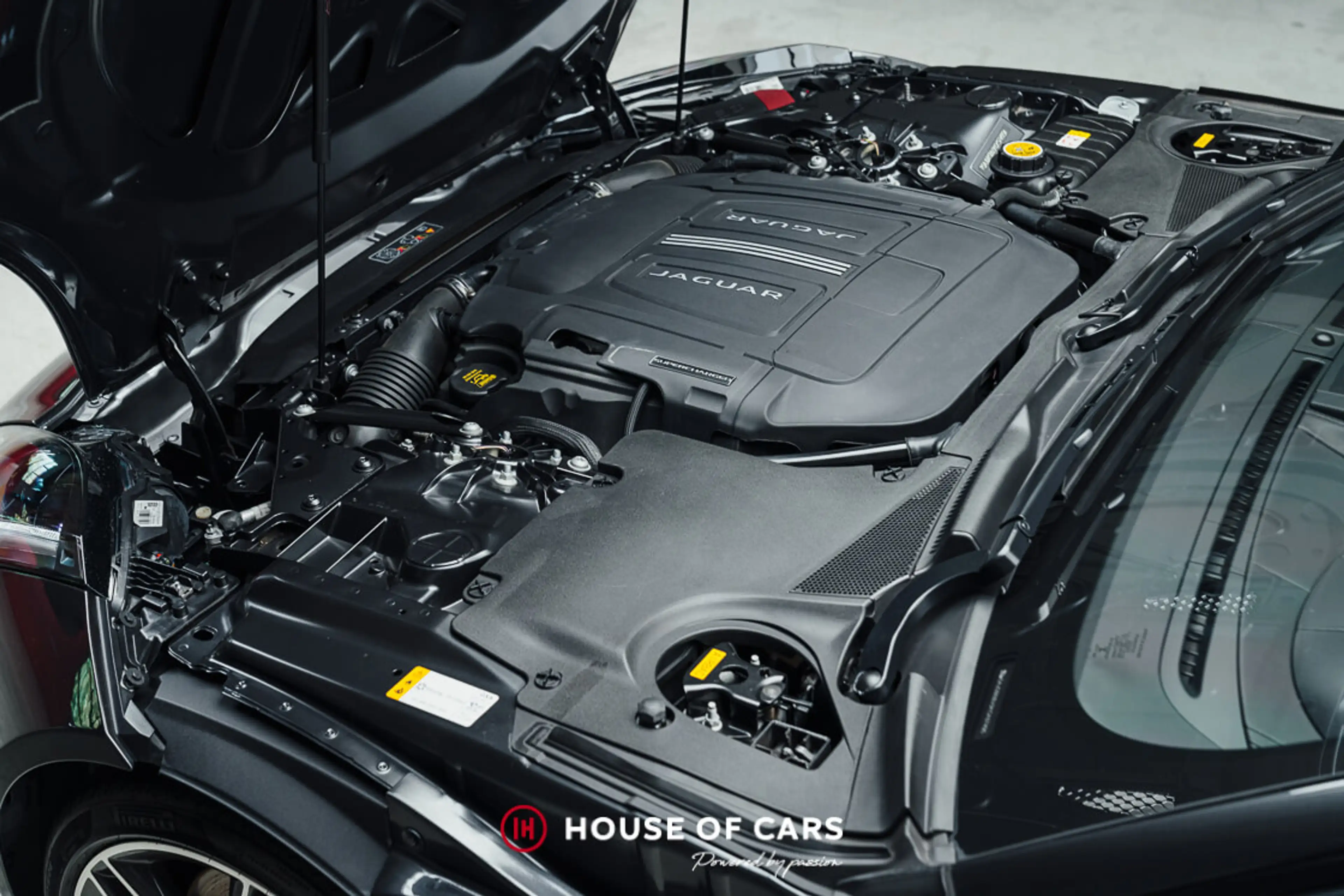 Jaguar F-Type V6S ROADSTER MK2 1ST PAINT - JUST SERVICED — photo 11