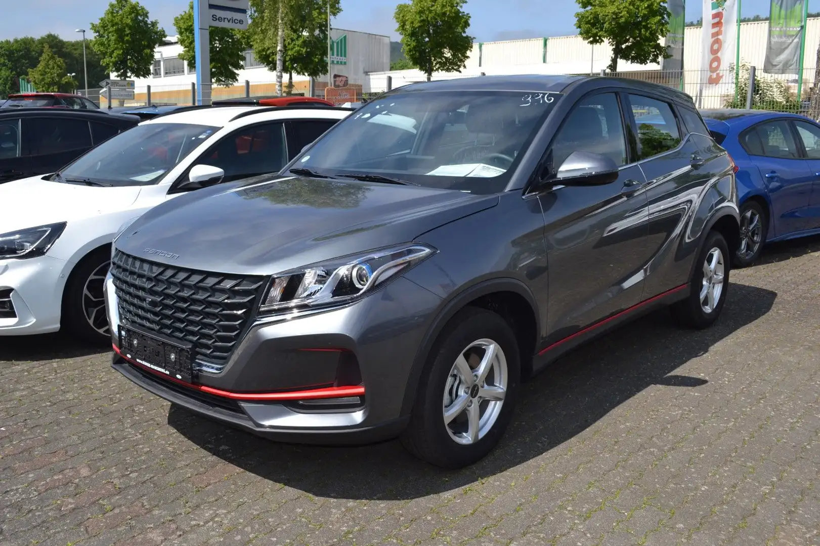 DFSK Fengon 500 mit 18" Allwetterrädern schwarz Grau - 2