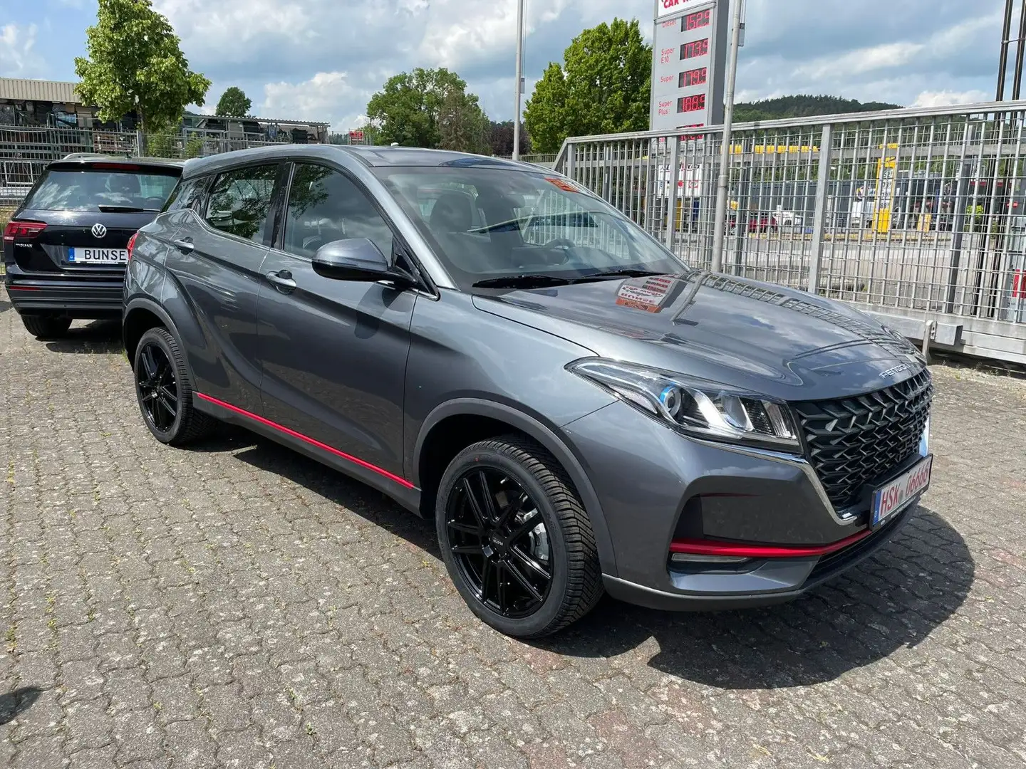 DFSK Fengon 500 mit 18" Allwetterrädern schwarz Grau - 1