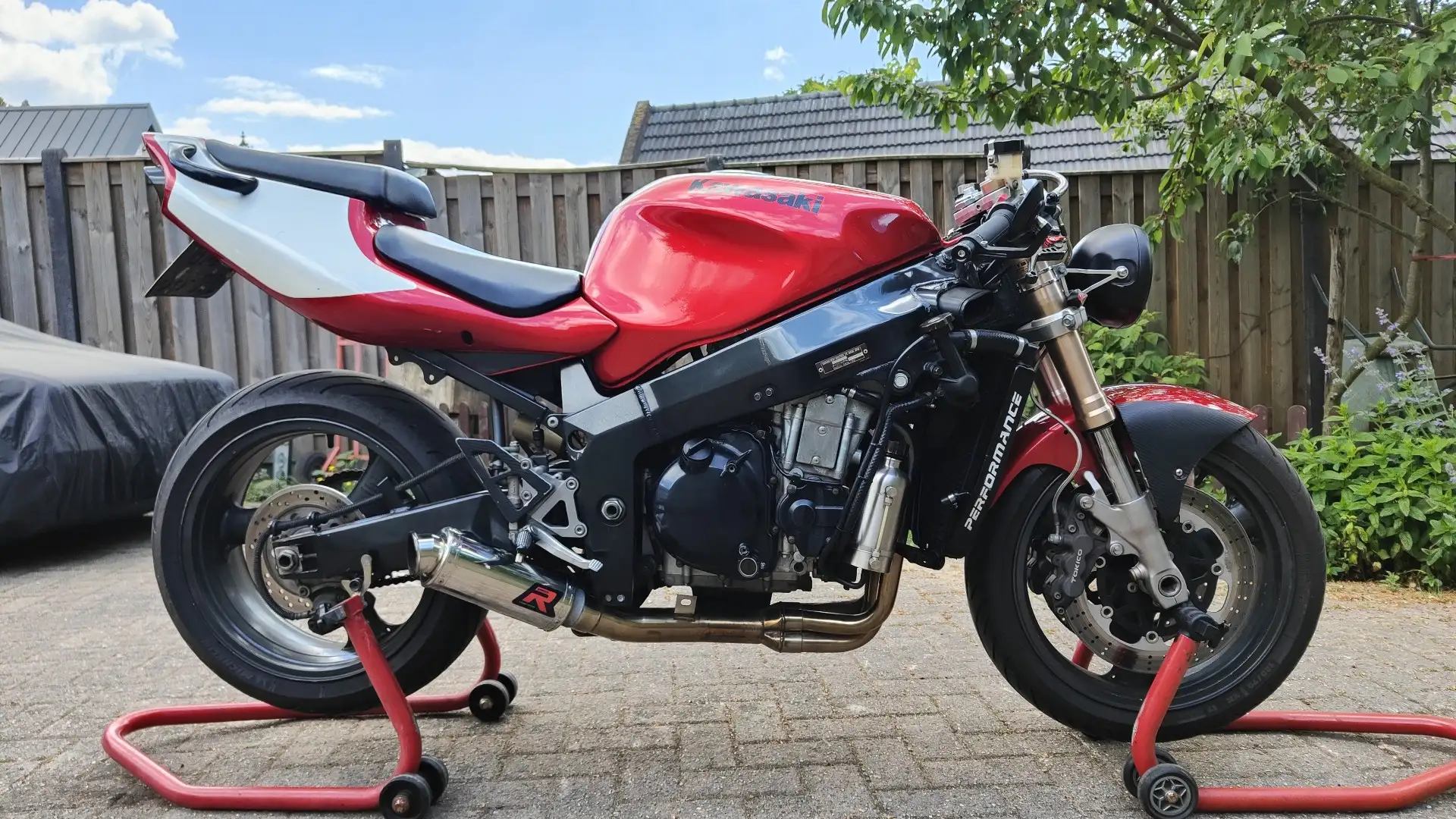 Kawasaki Ninja ZX-7R naked streetfighter Rouge - 2