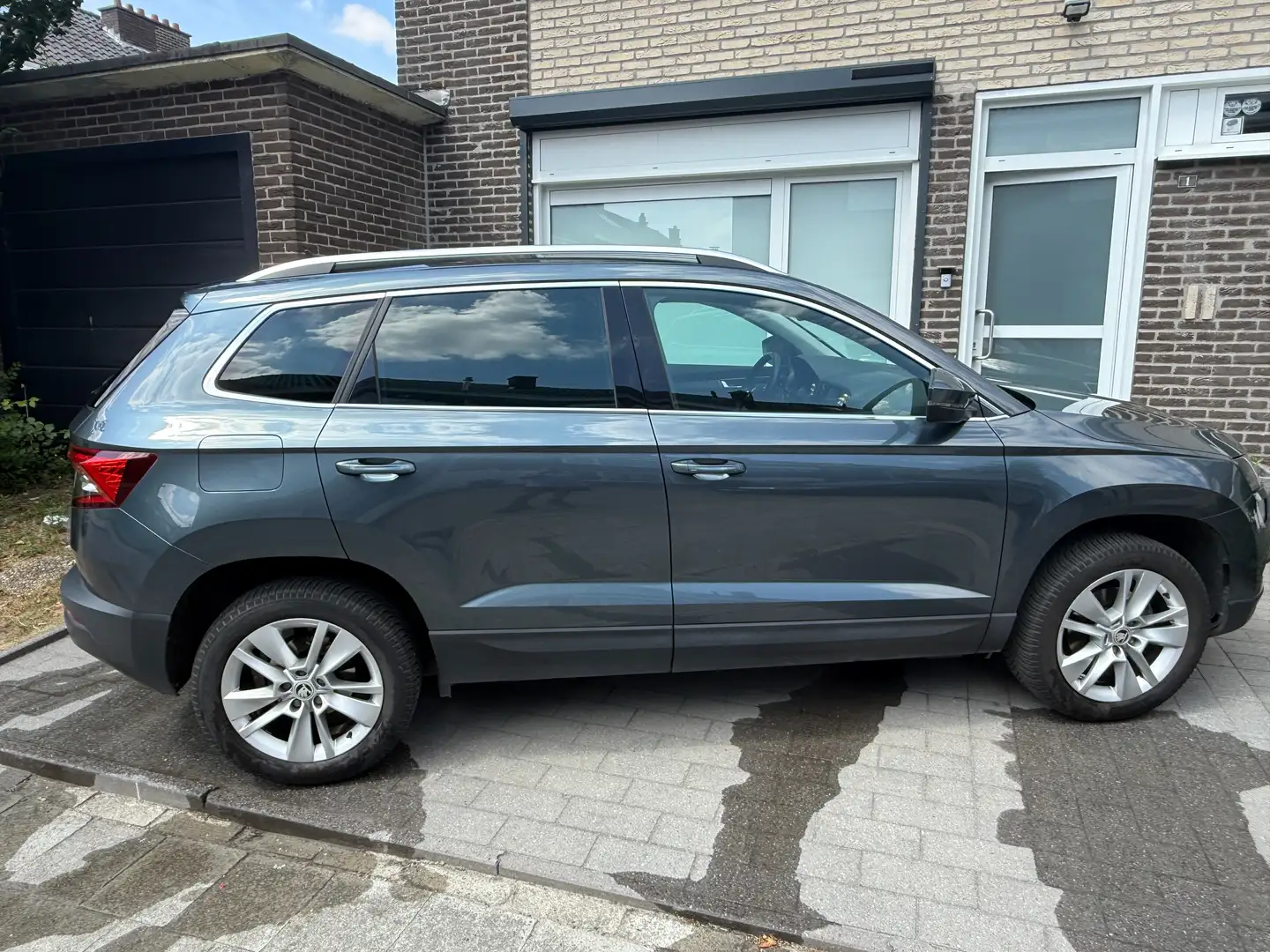 Skoda Karoq Clever+ 1.0 TSI 81kw Gris - 1