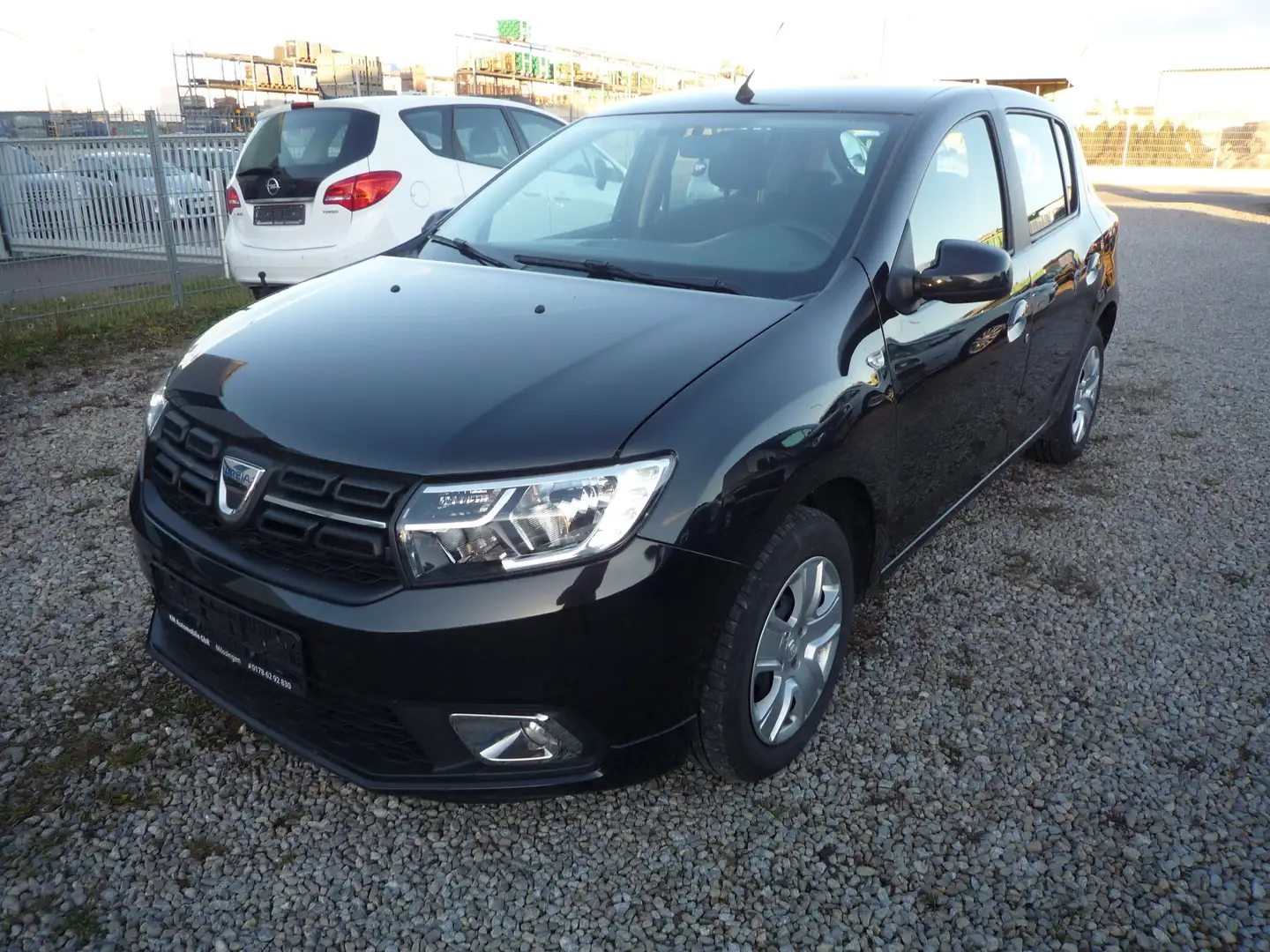 Dacia Sandero Comfort*TÜV NEU!! Kamera*NAVI*Tempomat*Klima Schwarz - 1