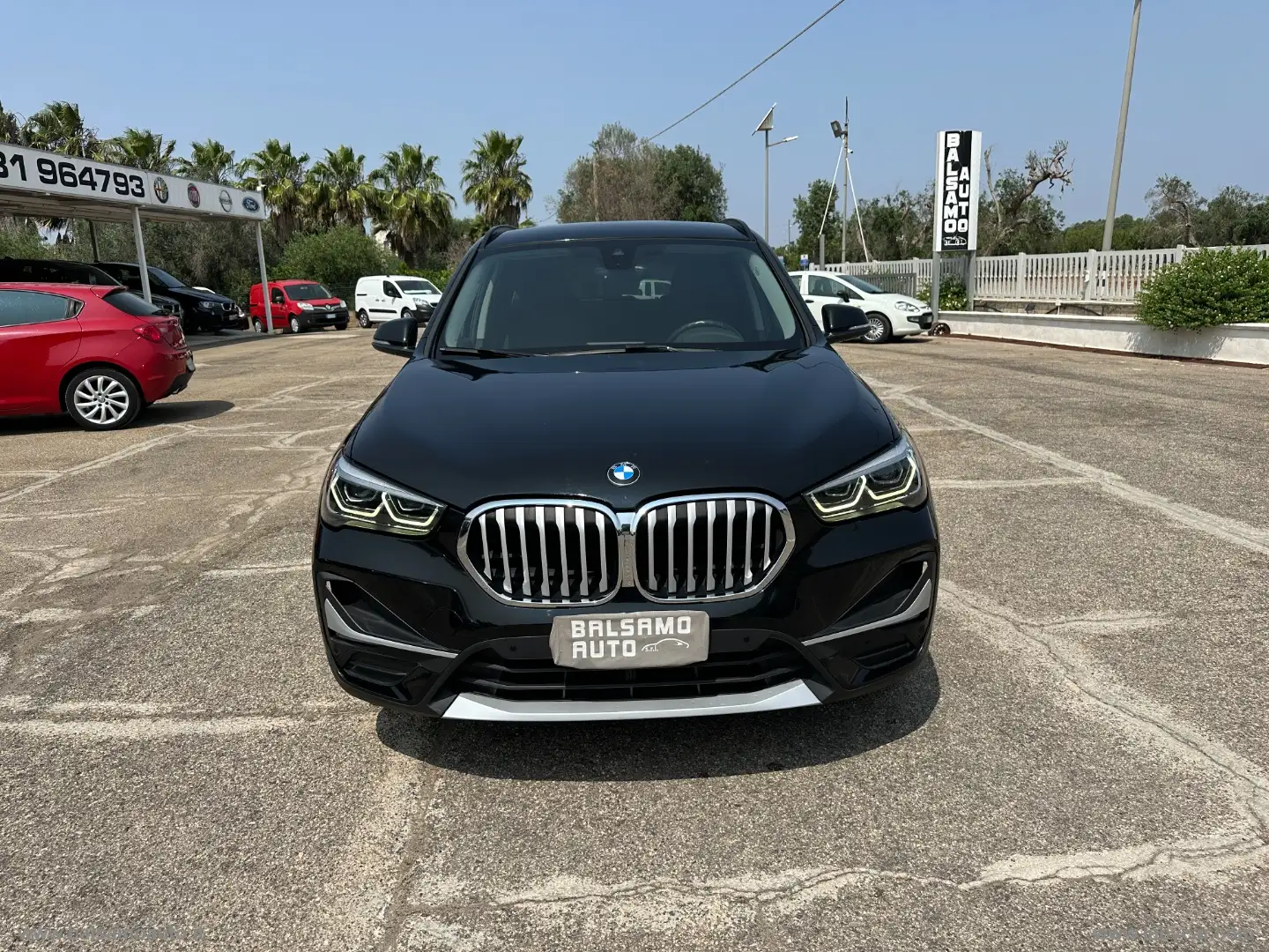 BMW X1 sDrive18d SPORT Zwart - 2