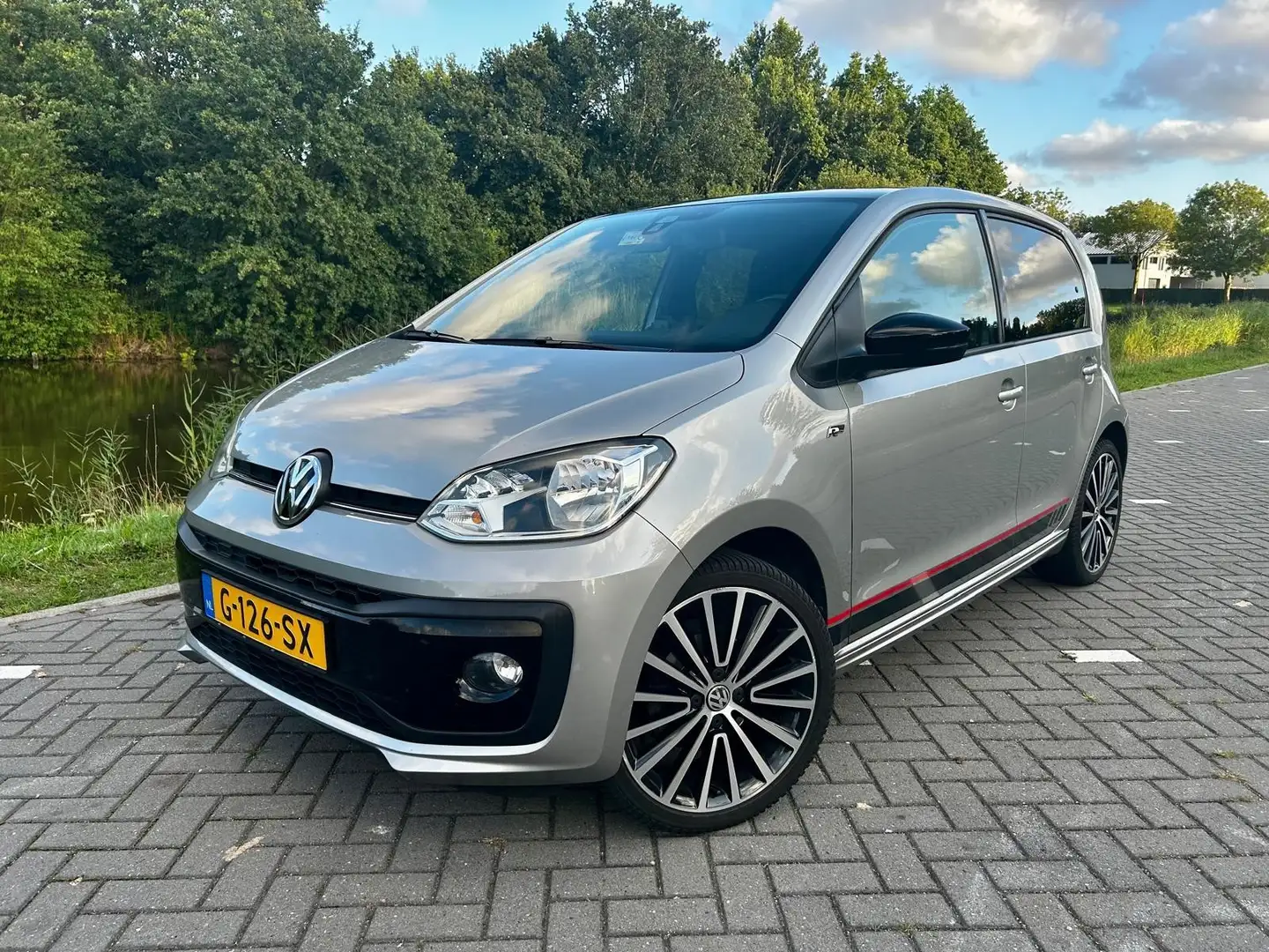 Volkswagen up! 1.0 High Up! | R-Line | Beats | PDC | LED | 2019 Zilver - 1