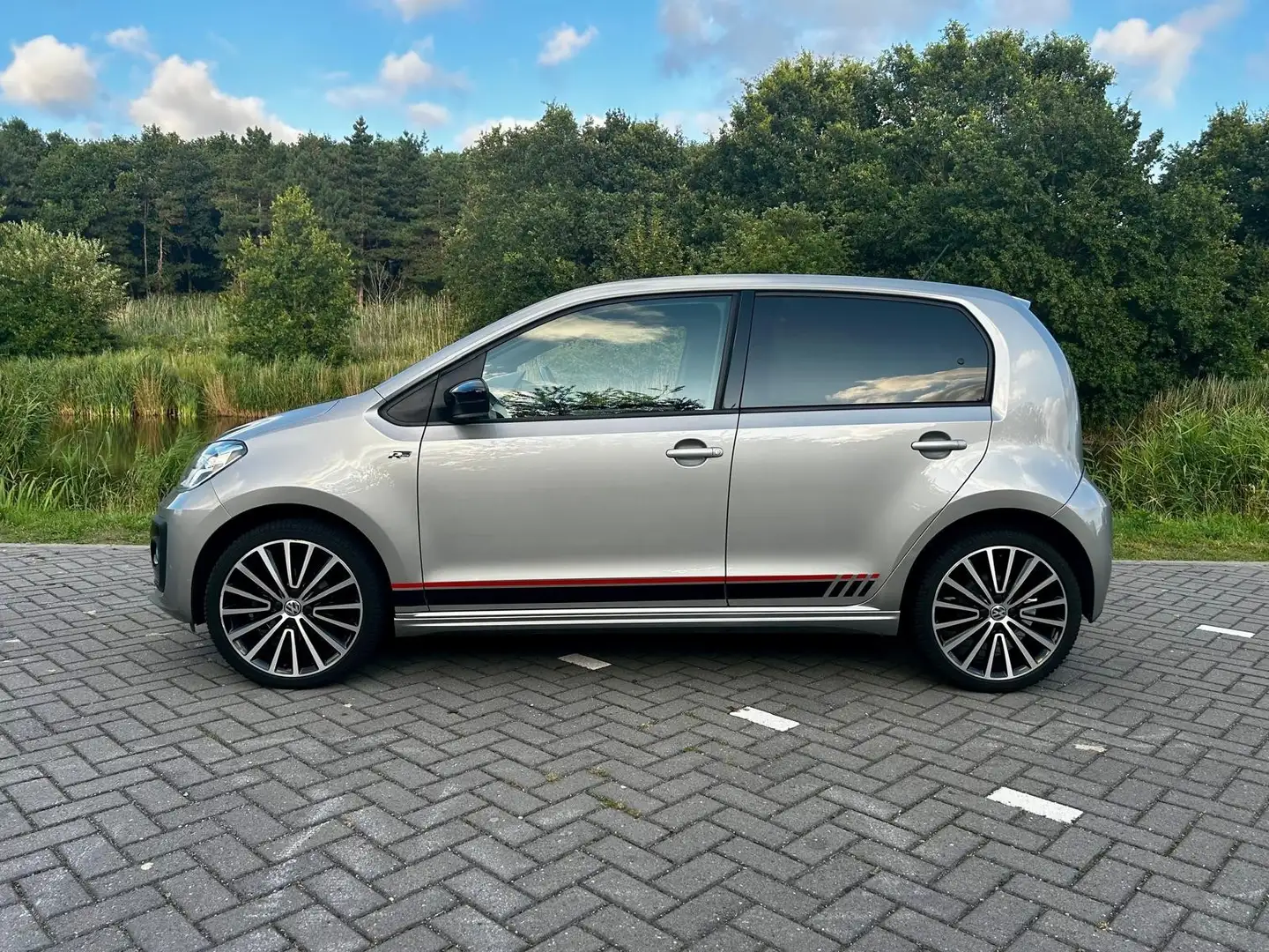 Volkswagen up! 1.0 High Up! | R-Line | Beats | PDC | LED | 2019 Zilver - 2