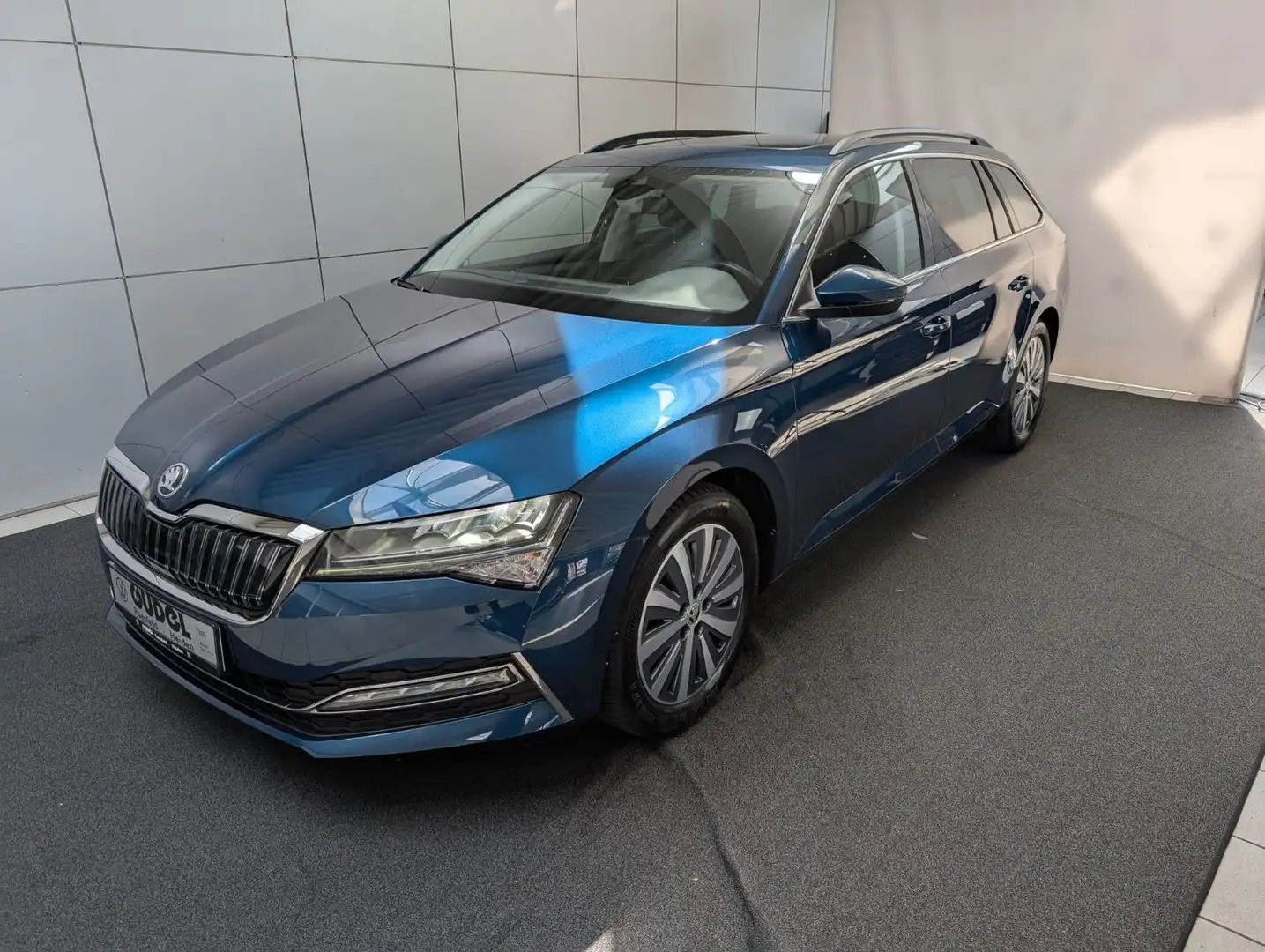 Skoda Superb Combi Ambition  1.4 TSI DSG iV Hybrid DCC Blau - 2