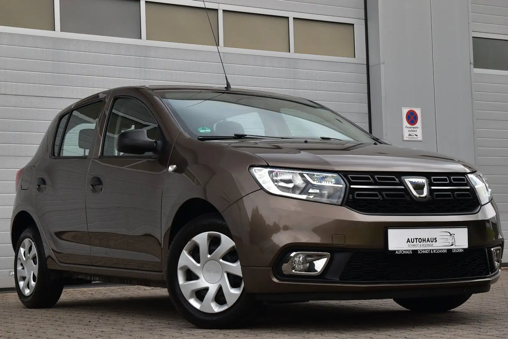 Dacia Sandero II Essential Klima/SHZ/Tüv & Service neu Brun - 1
