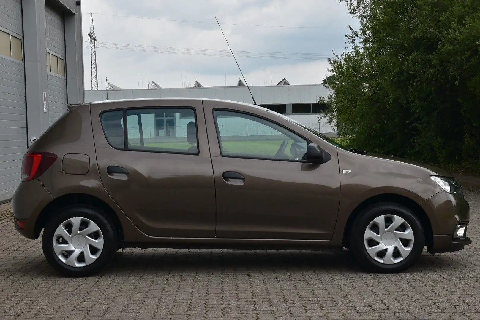 Dacia Sandero II Essential Klima/SHZ/Tüv & Service neu Brun - 2