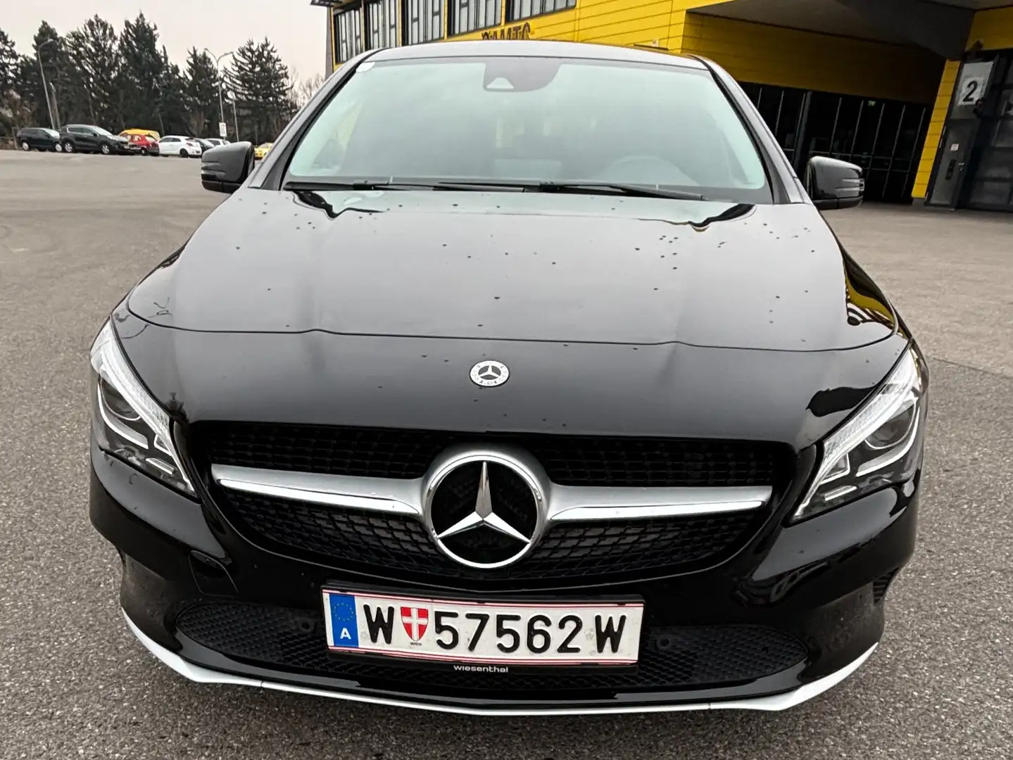 Mercedes-Benz CLA 180 CLA 180 d Shooting Brake Schwarz - 2