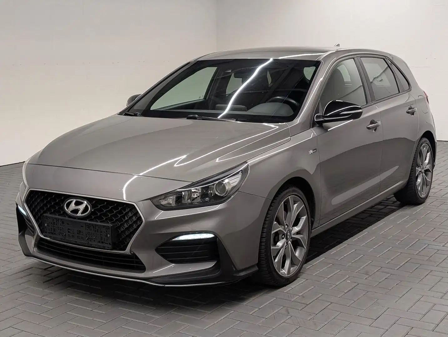 Hyundai i30 N-Line Navi/SHZ/LHZ/PDC/Kam/18-LM Grau - 1