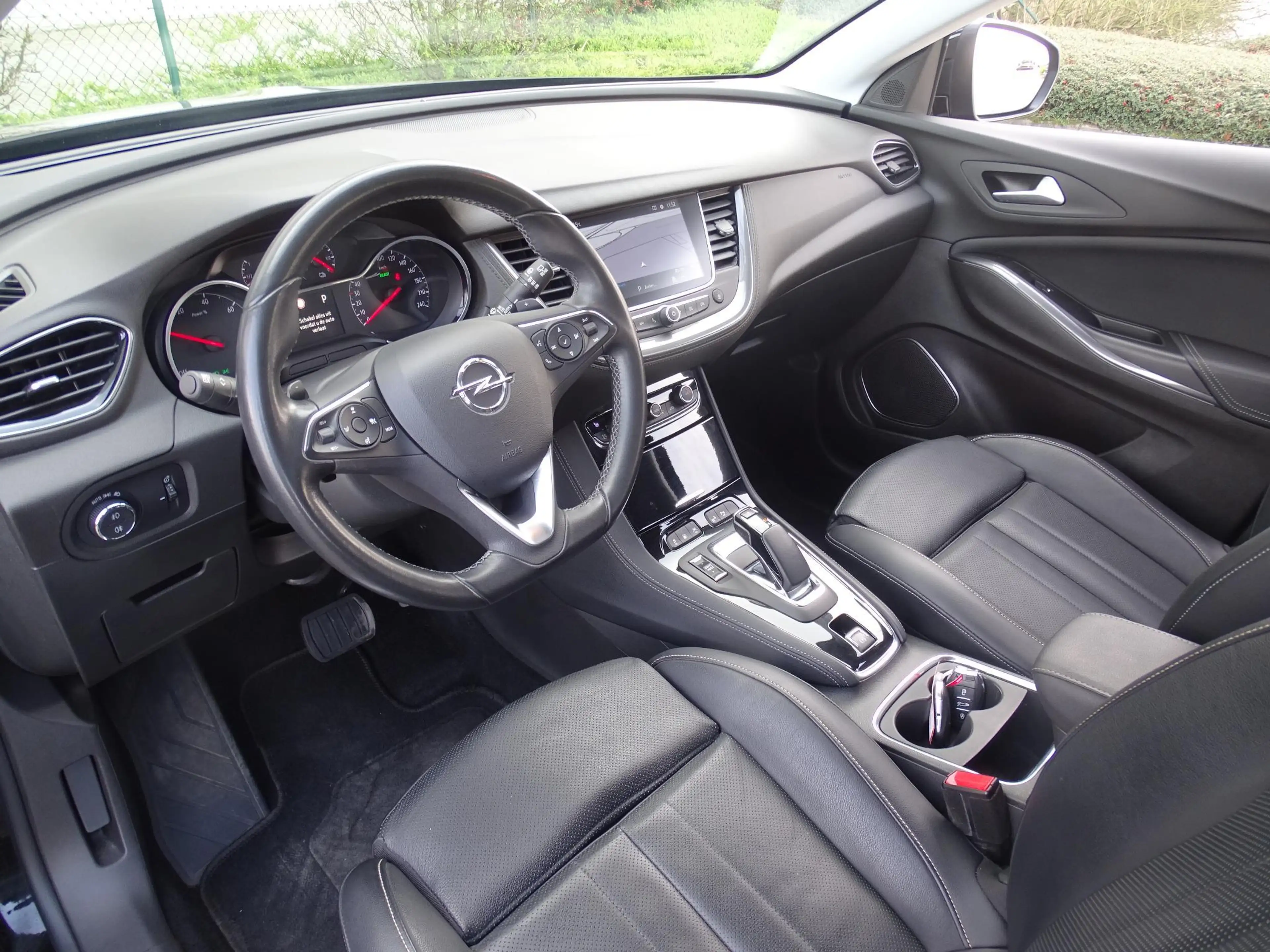 Opel Grandland X 1.6 Turbo Hybrid Ultimate + Leder + Park & Go Tech — photo 8