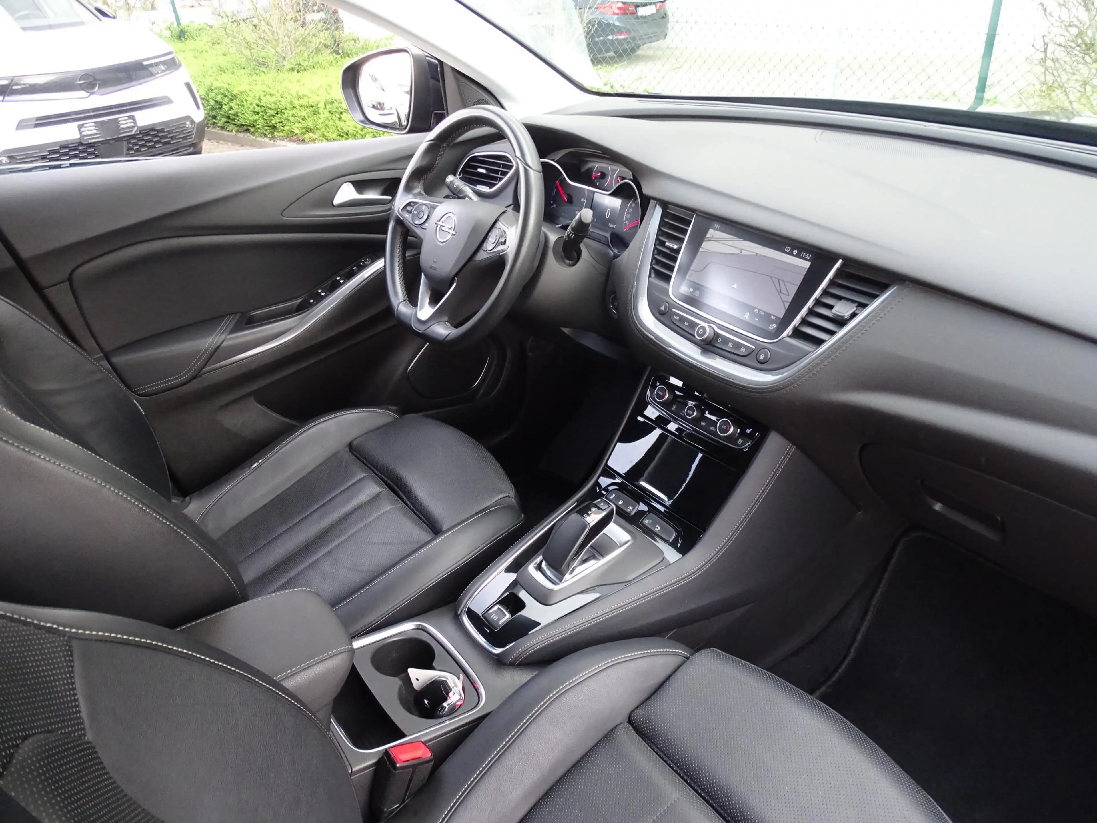 Opel Grandland X 1.6 Turbo Hybrid Ultimate + Leder + Park & Go Tech — photo 9