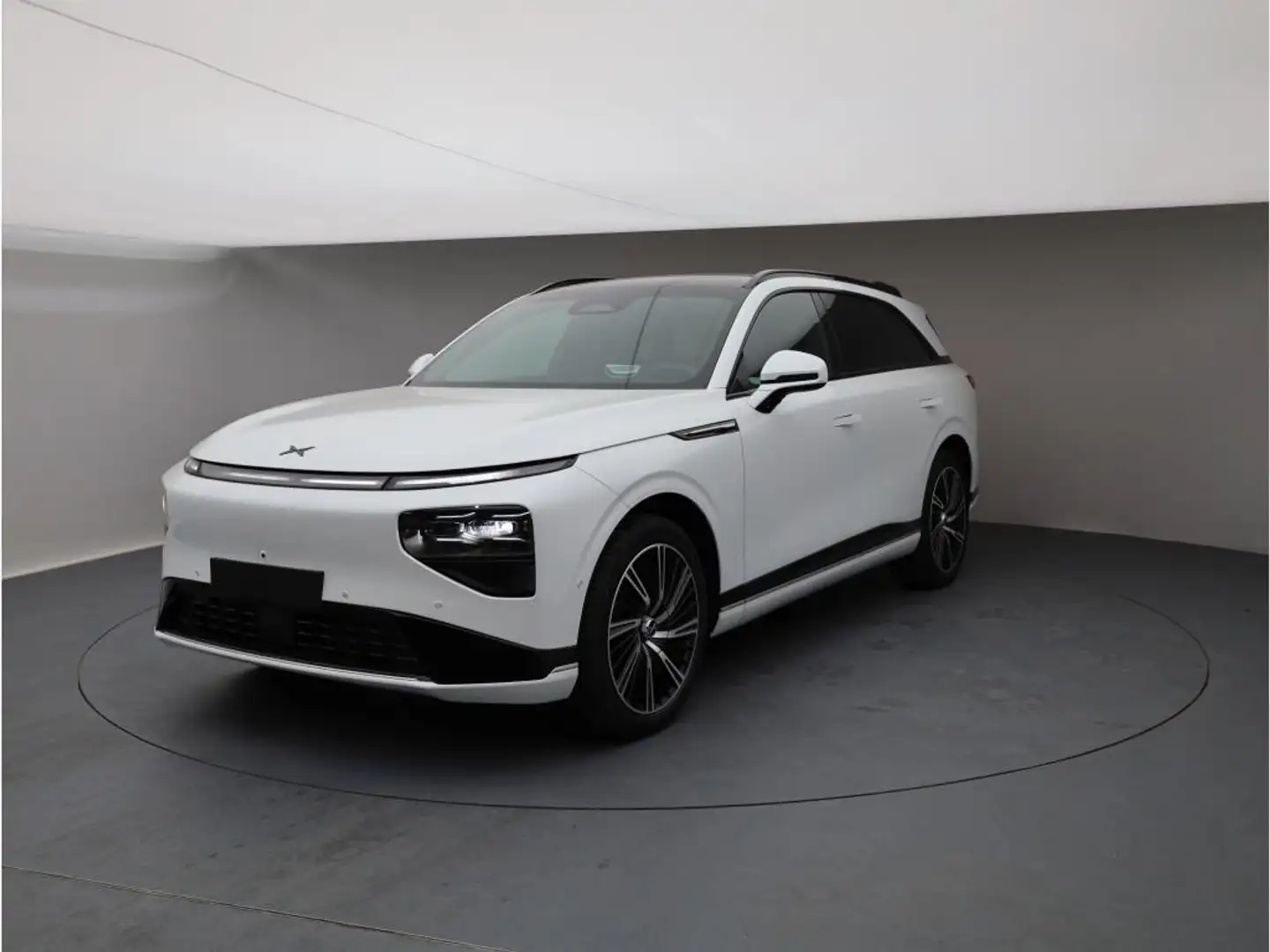 Xpeng G9 AWD Performance 2025 AHK PremiumPaket CarPlay Weiß - 1