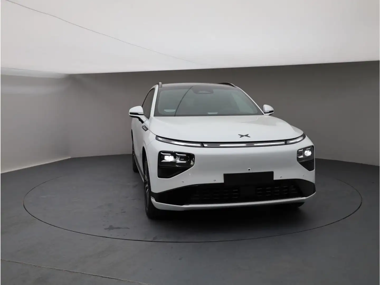 Xpeng G9 AWD Performance 2025 AHK PremiumPaket CarPlay Weiß - 2