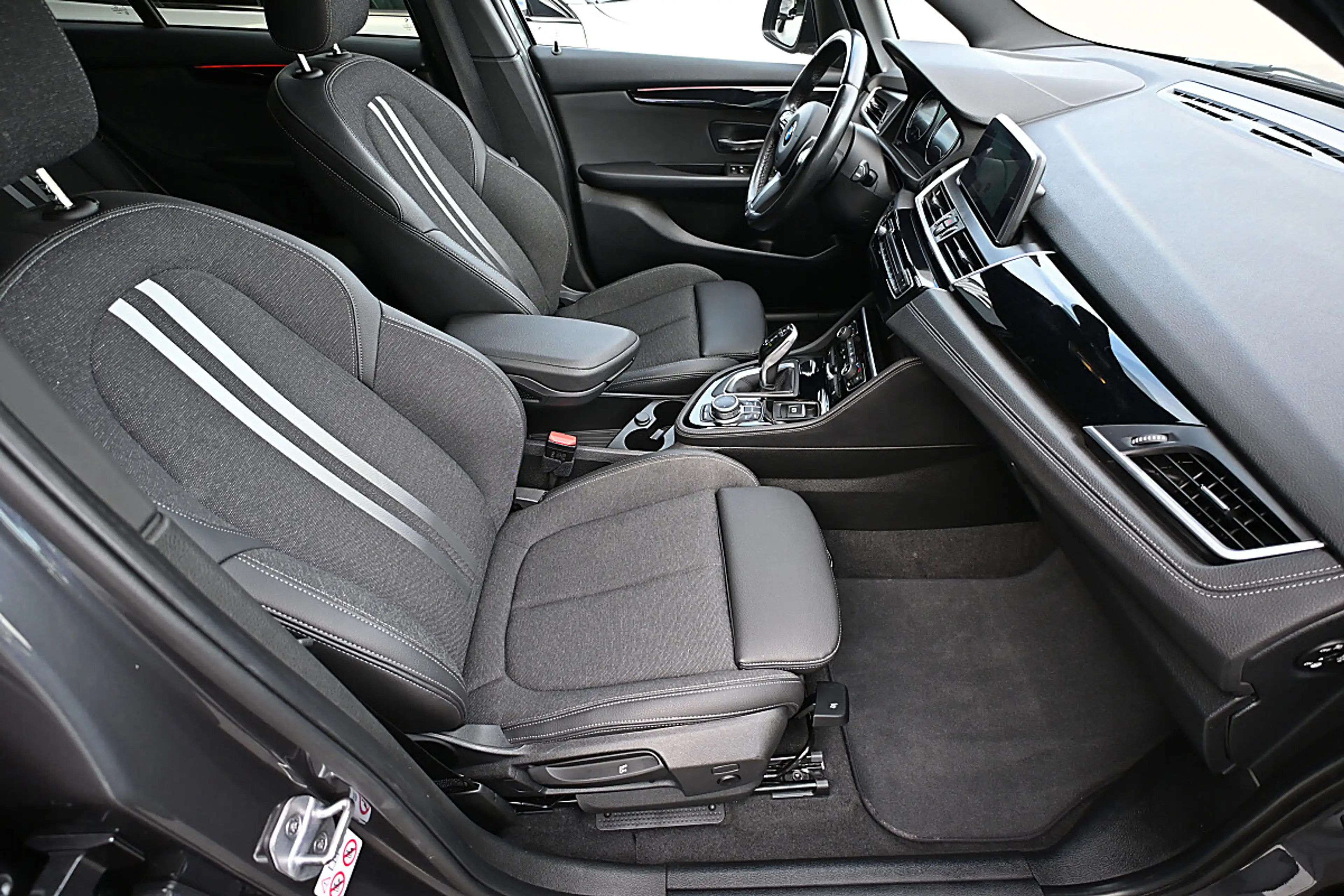 BMW 218 i Gran Tourer Aut. Sportline AHK, LED, Navi, Ka... — photo 9