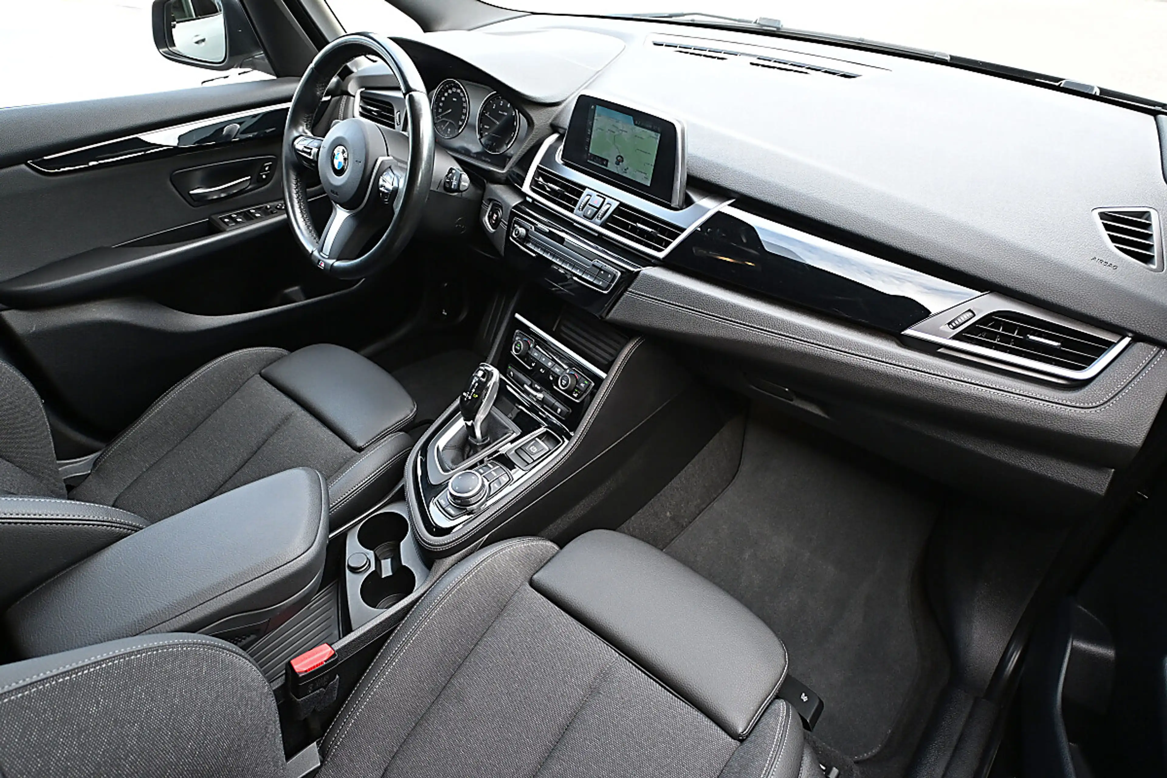 BMW 218 i Gran Tourer Aut. Sportline AHK, LED, Navi, Ka... — photo 4