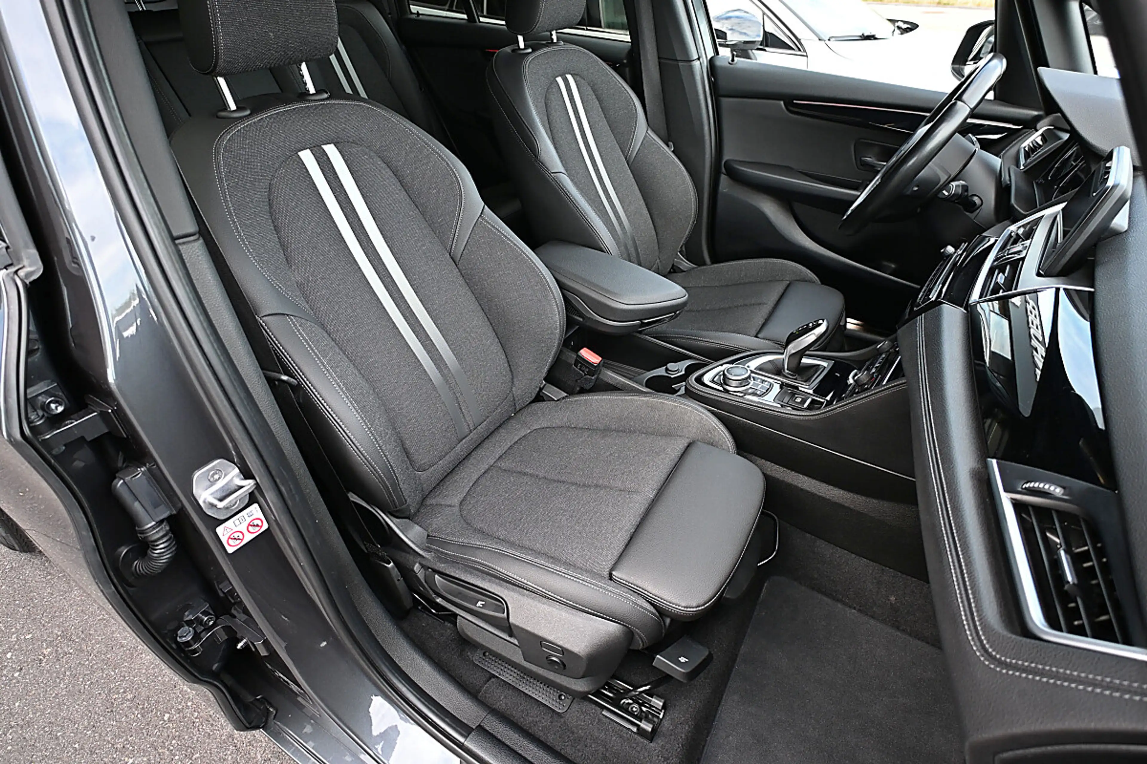BMW 218 i Gran Tourer Aut. Sportline AHK, LED, Navi, Ka... — photo 8