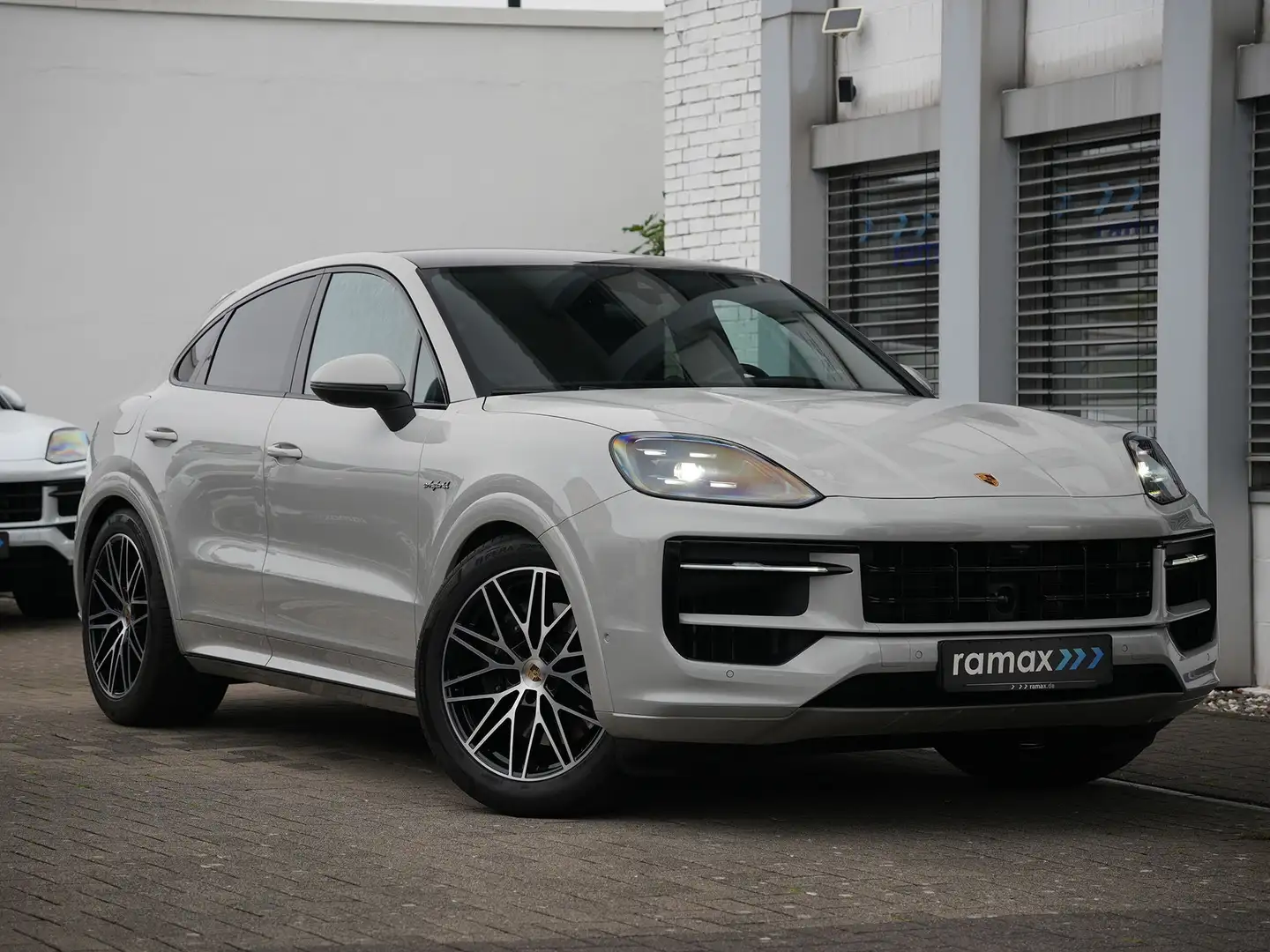 Porsche Cayenne E-Hybrid Coupé SPORTDESIGN-PAKET-INNODRIVE-HUD Grau - 1