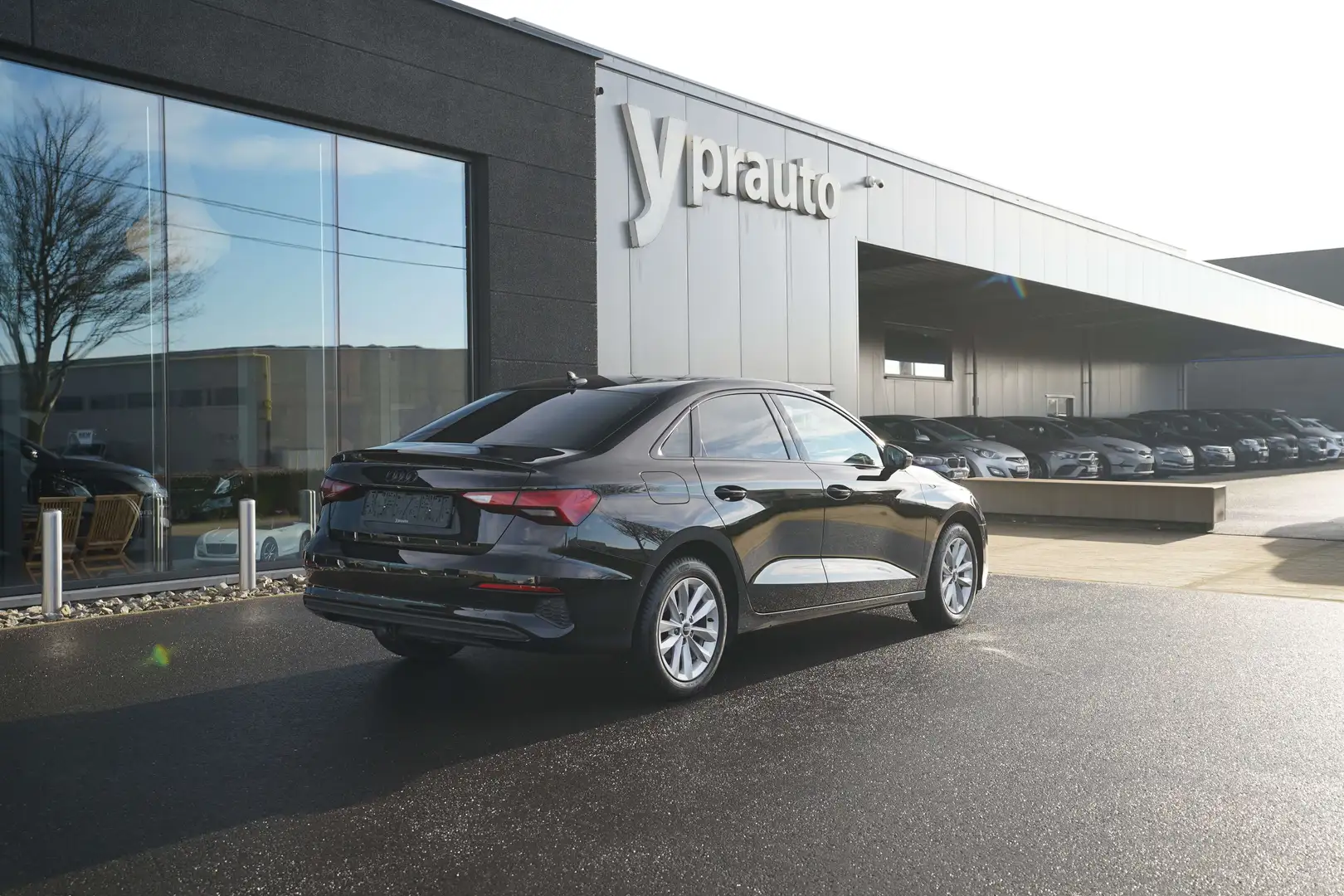 Audi A3 A3 1.0i 30 TFSI Blackline Limousine ACC DAB Navi Zwart - 2