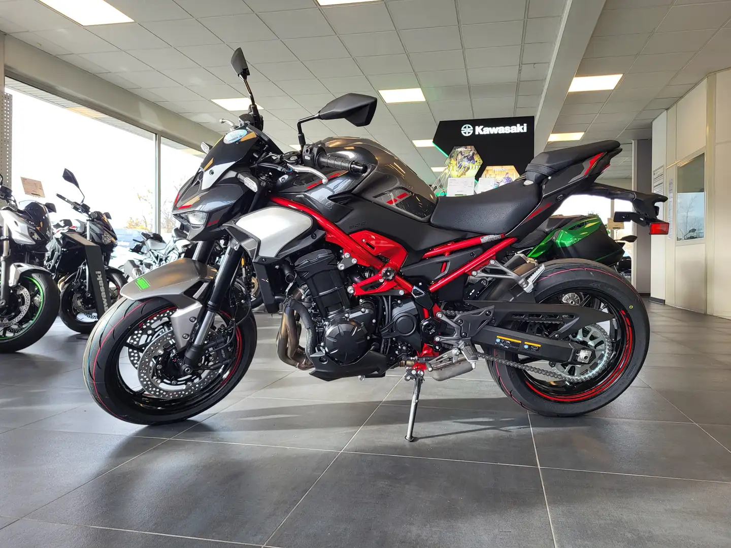 Kawasaki Z 900 Rot - 2