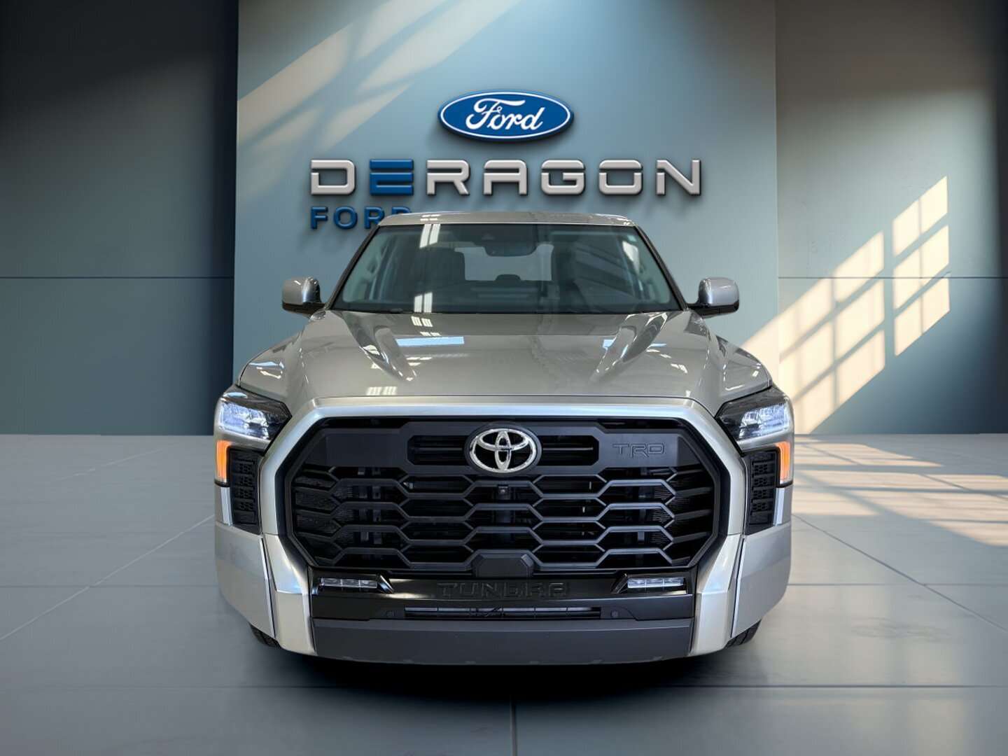2023 Toyota Tundra Limited CrewMax 4x4 caisse longue — снимка 1