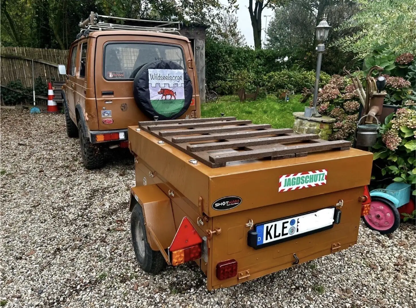 Suzuki SJ 410 mit Anhänger Heinemann Barna - 2