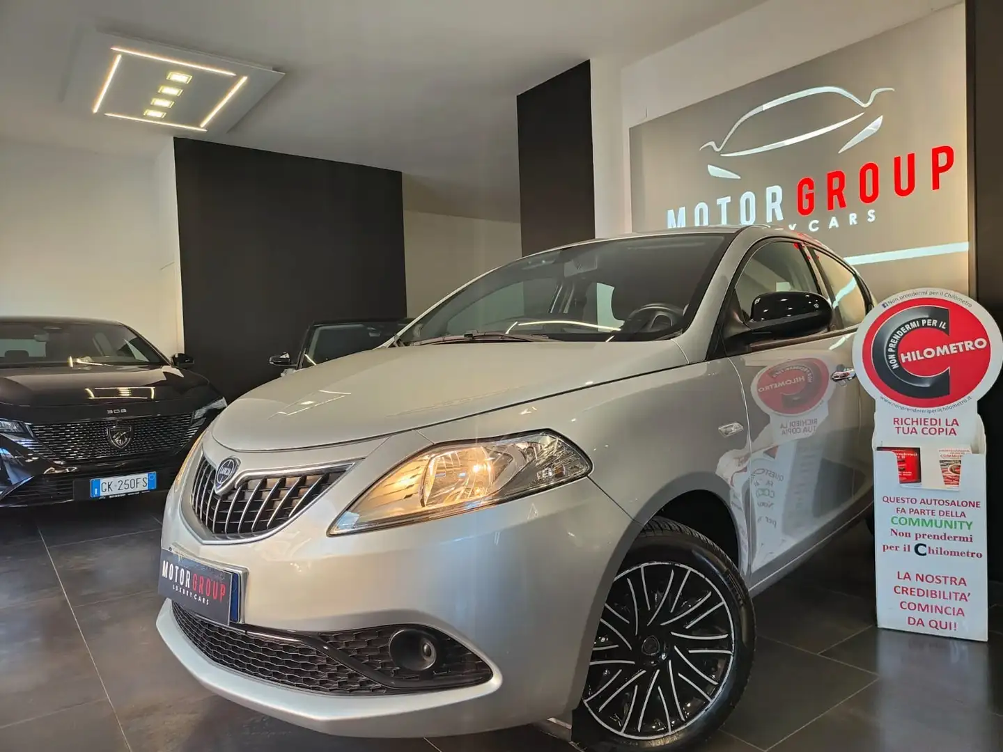 Lancia Ypsilon Ypsilon 1.2 69 CV 5 porte S&S Platinum Argent - 1
