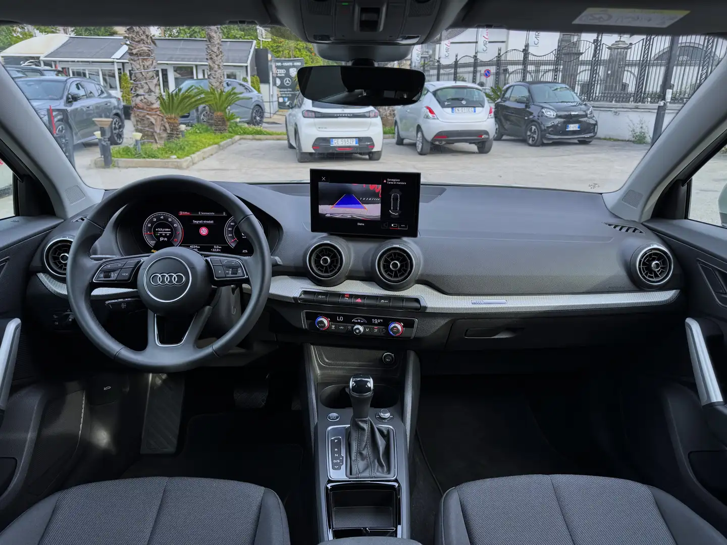Audi Q2 35 TFSI S line S-tronic 150CV TETTO MATRIX CAM Grijs - 2