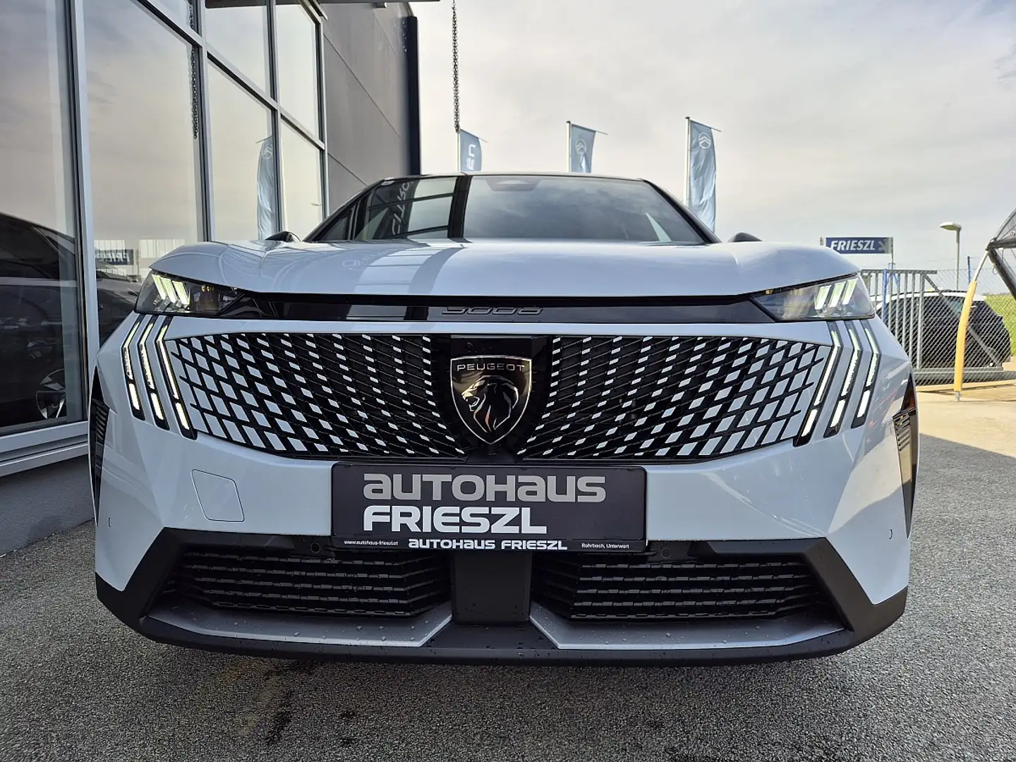 Peugeot 3008 Hybrid 145 e-DCS6 GT Weiß - 2