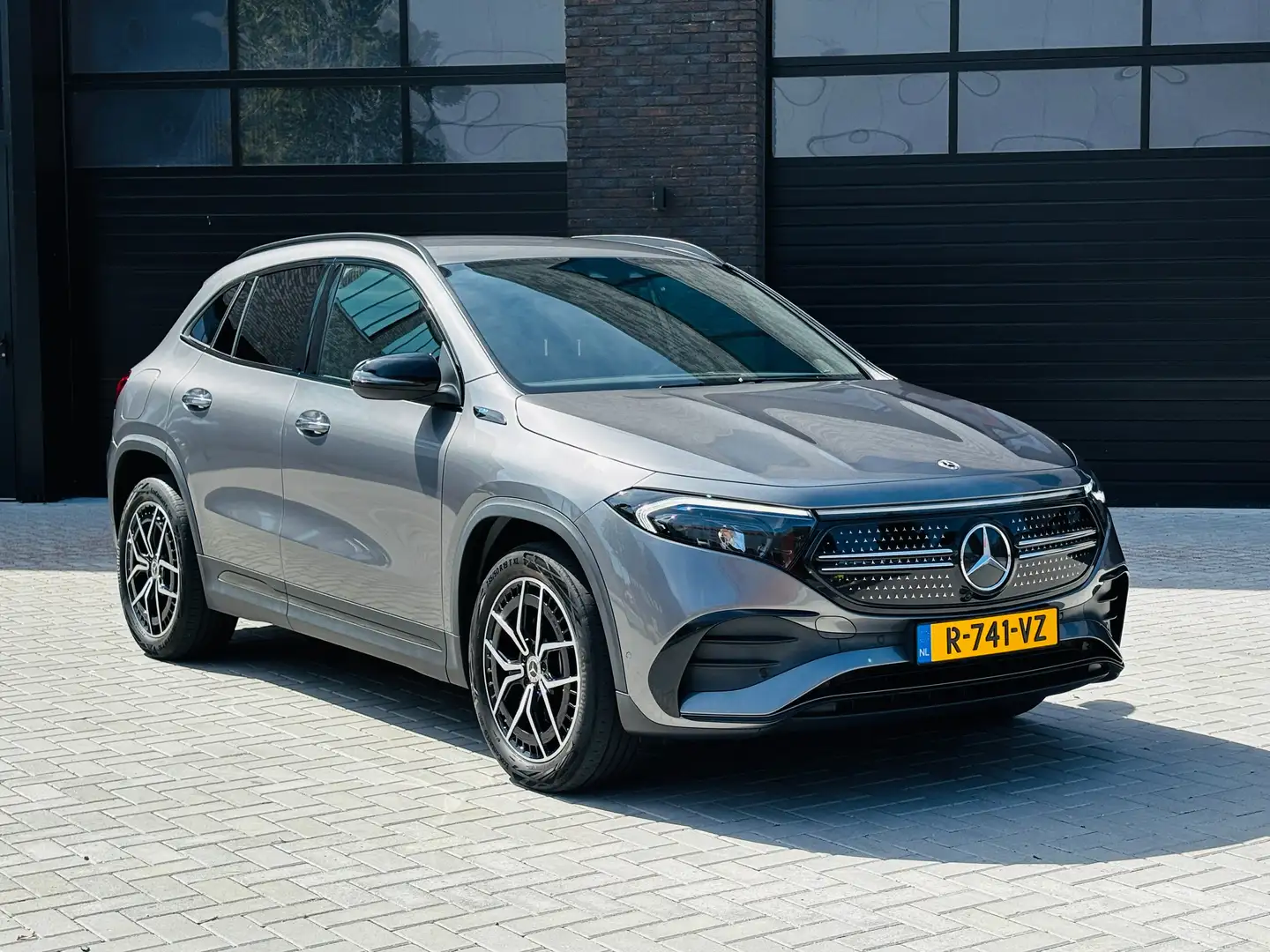 Mercedes-Benz EQA 250 EQA 250 AMG Line , Trekhaak, Augmented navigation! Grijs - 1