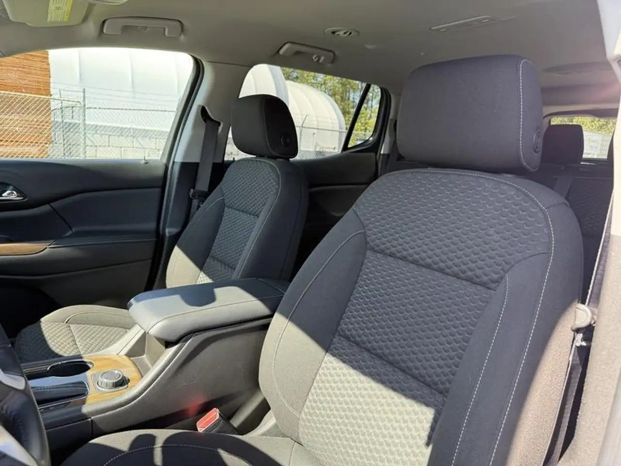 GMC Acadia снимка GMC Acadia