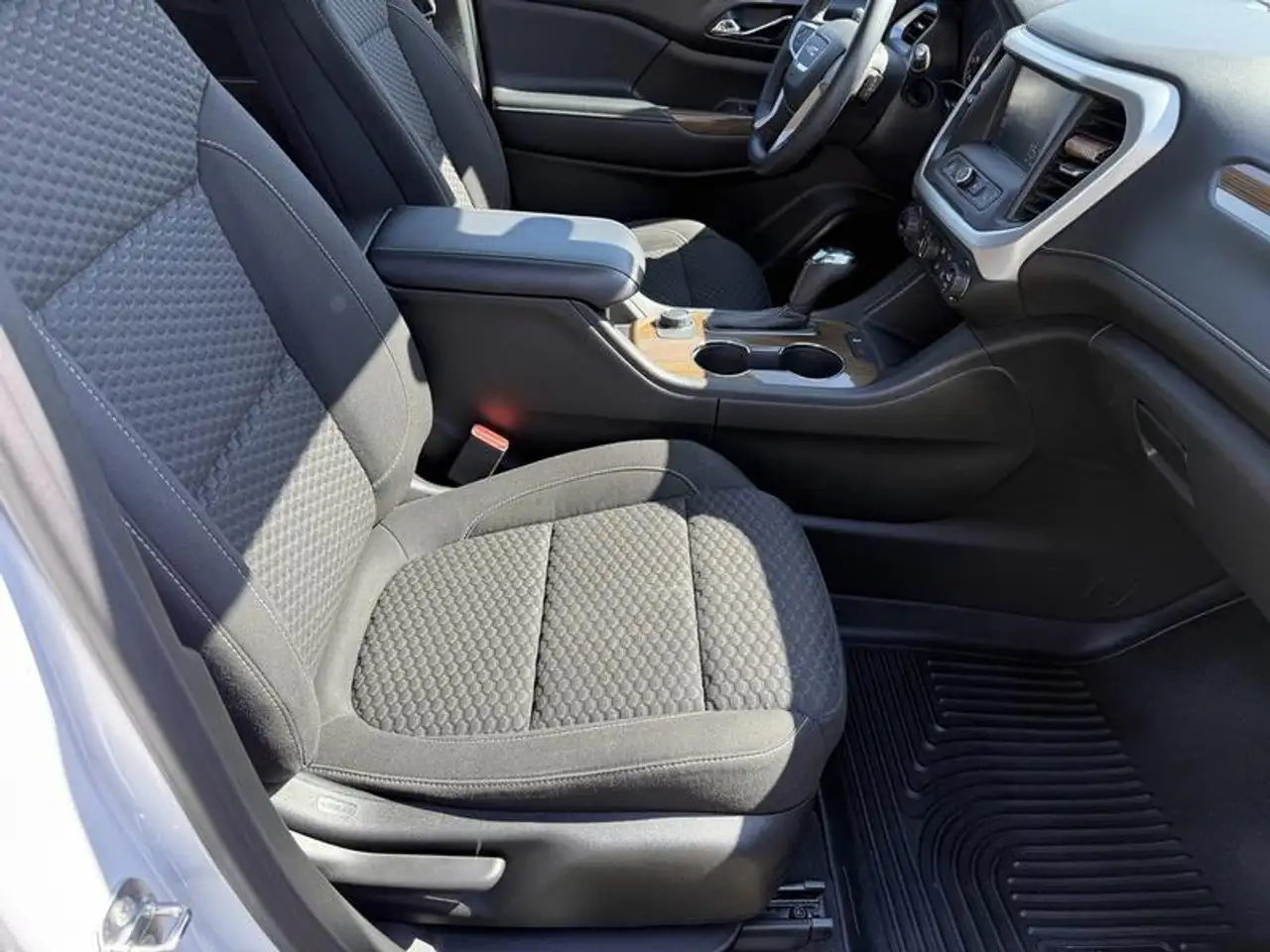 GMC Acadia снимка GMC Acadia