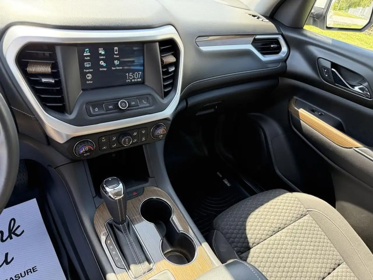 GMC Acadia снимка GMC Acadia