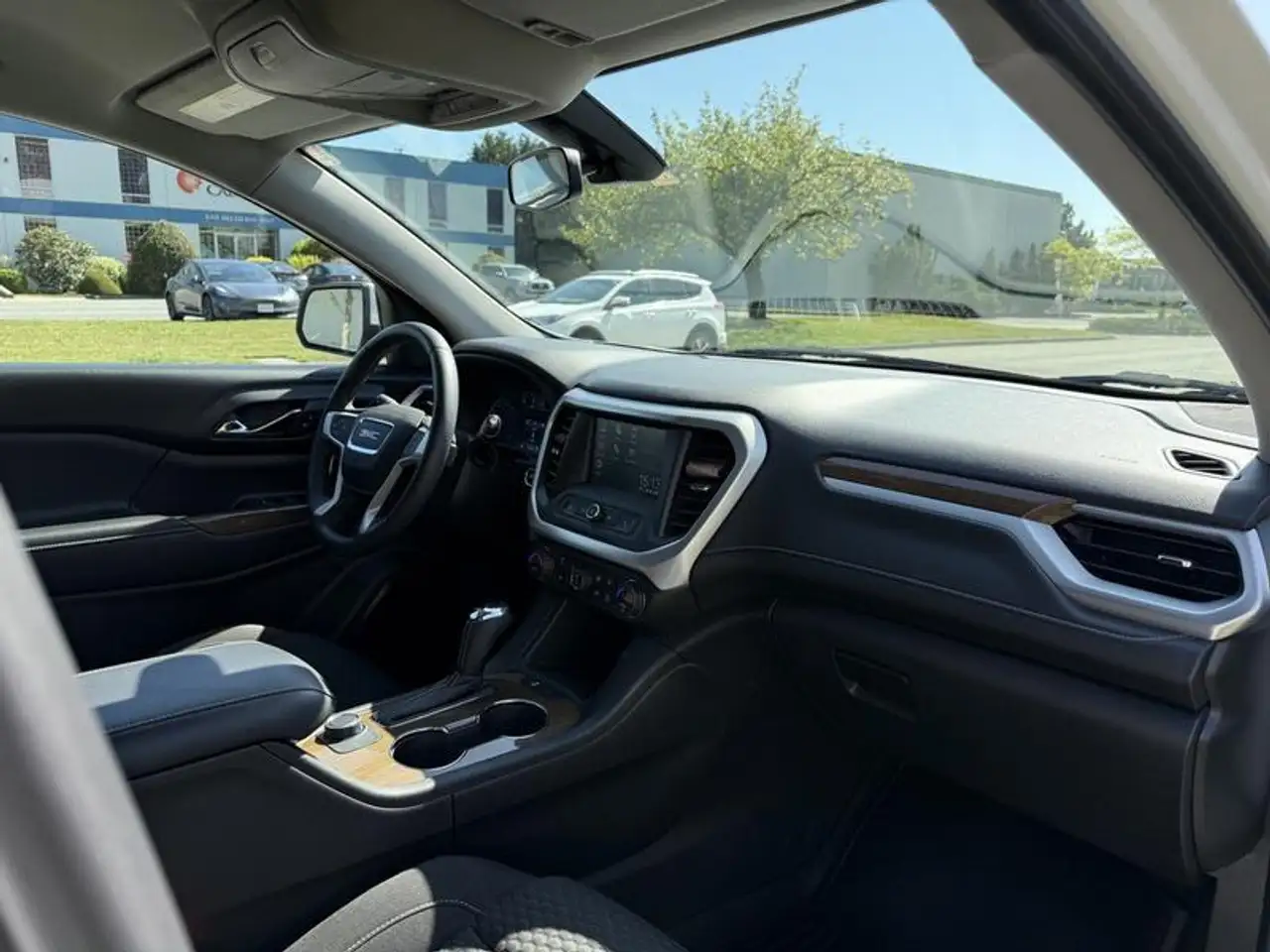 GMC Acadia снимка GMC Acadia