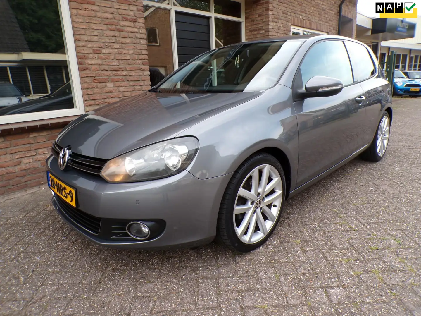 Volkswagen Golf 1.4 TSI Highline Navi Grau - 1