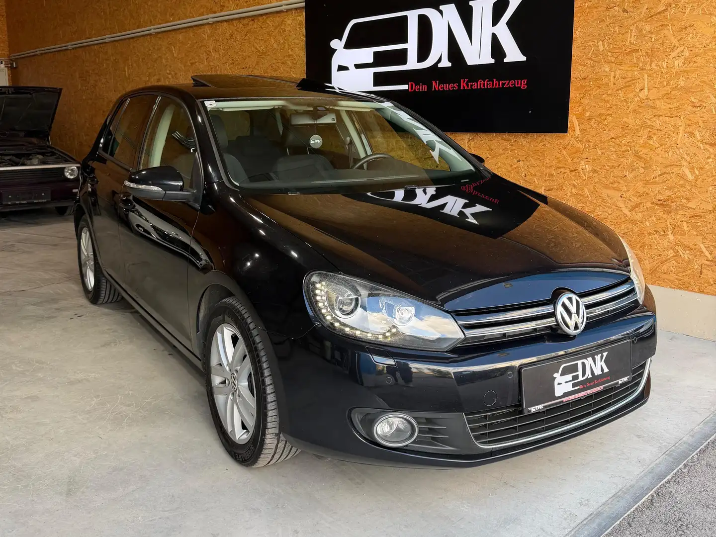 Volkswagen Golf VI 1.6 TDI DSG|Schaltwippen|Schiebedach|LED|Xenon Schwarz - 1