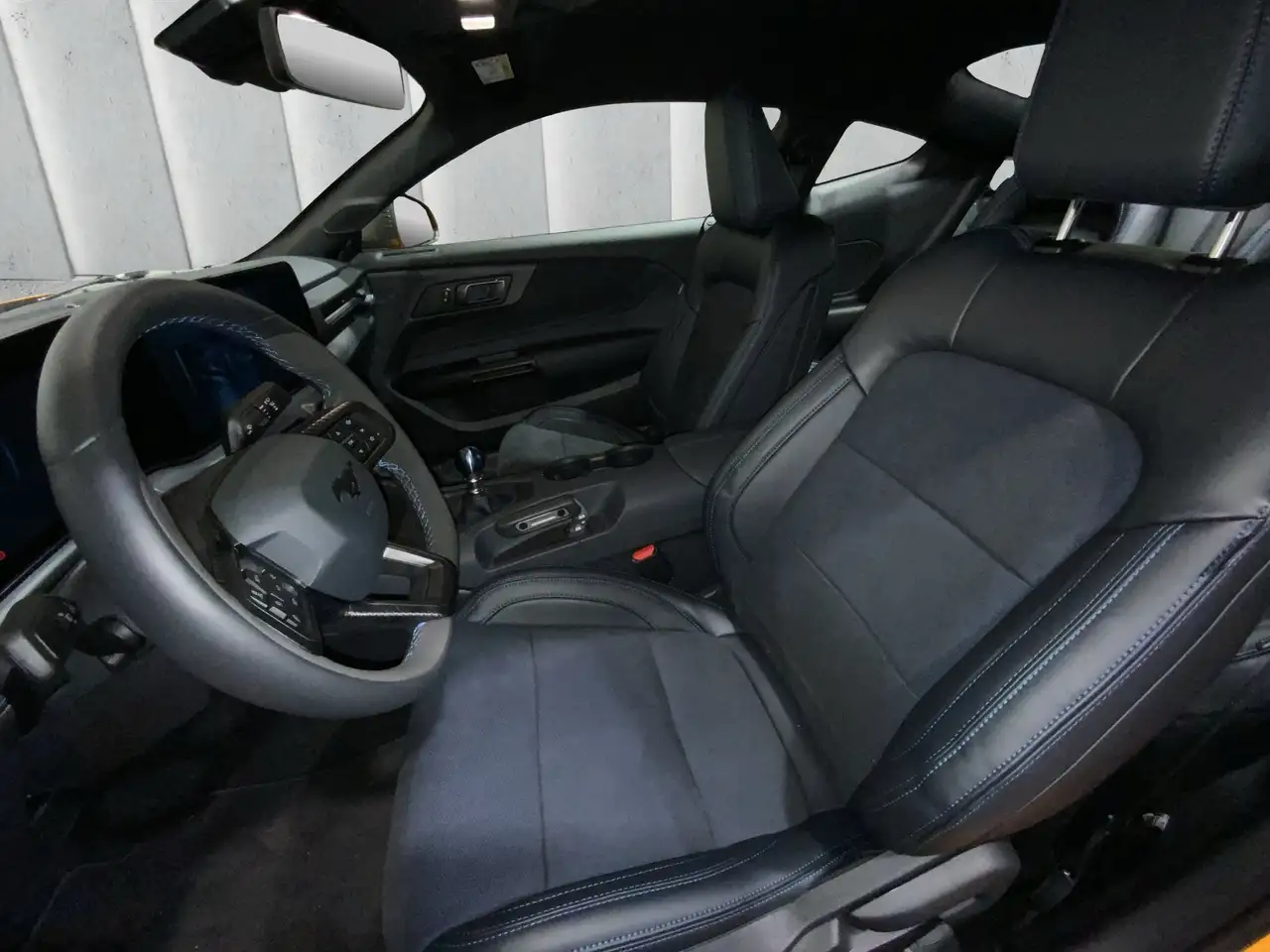 Ford Mustang Dark Horse Fastback V8 5.0 l Ti-VCT V8. 6-Gang-Sch 8