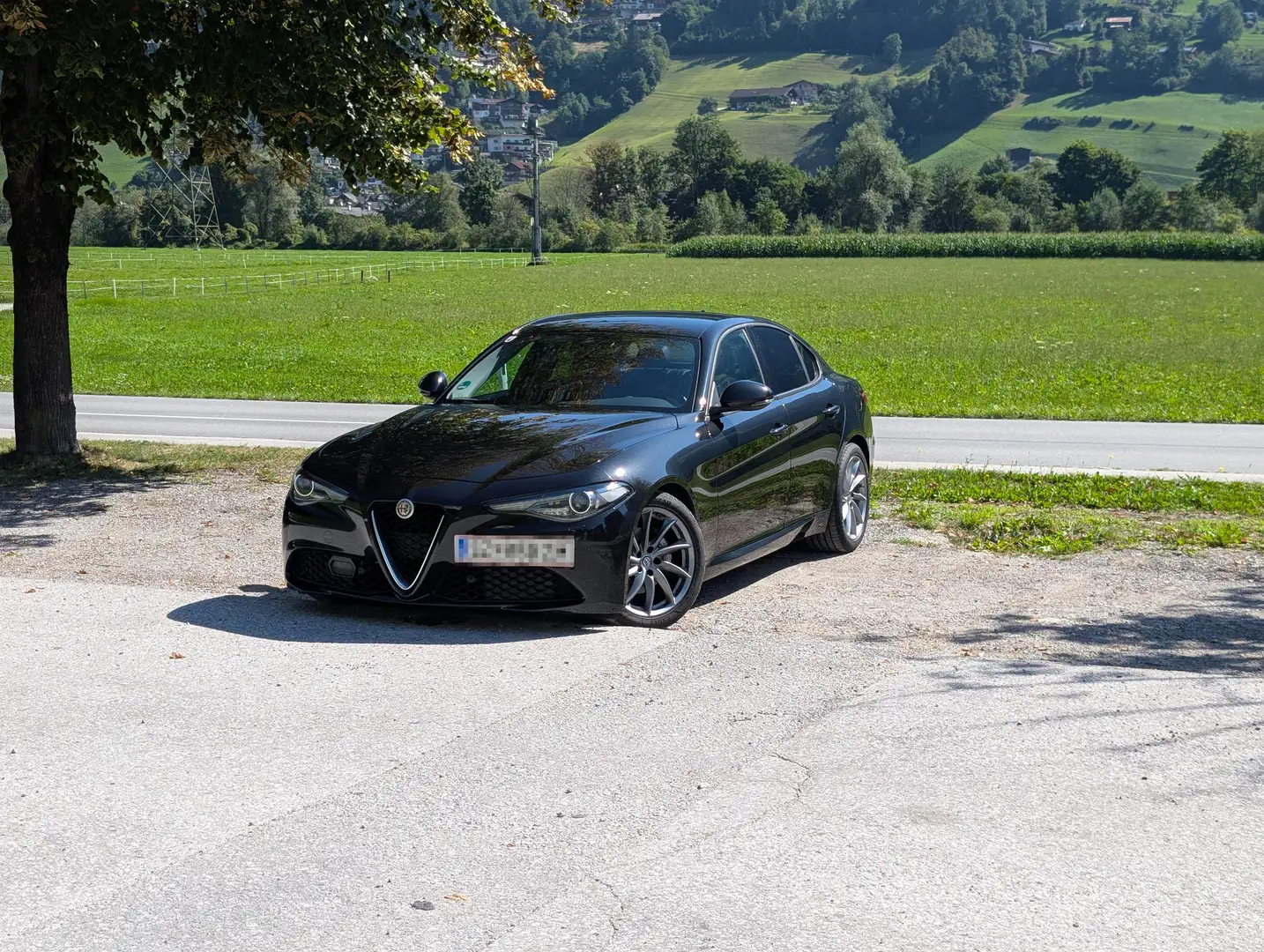 Alfa Romeo Giulia Super 2,2 150 AT RWD Q2 Schwarz - 1
