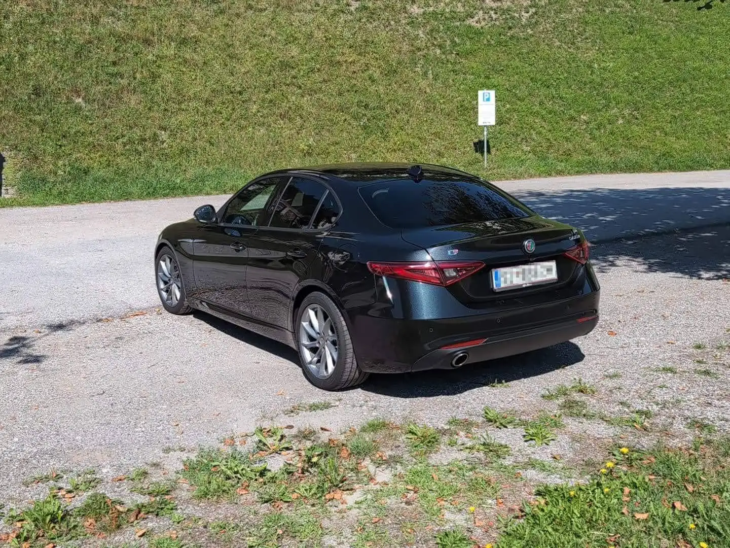 Alfa Romeo Giulia Super 2,2 150 AT RWD Q2 Schwarz - 2