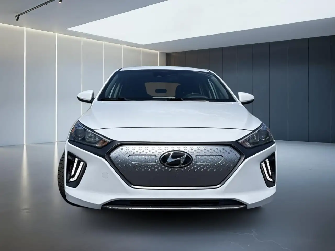 Hyundai IONIQ photo Hyundai IONIQ