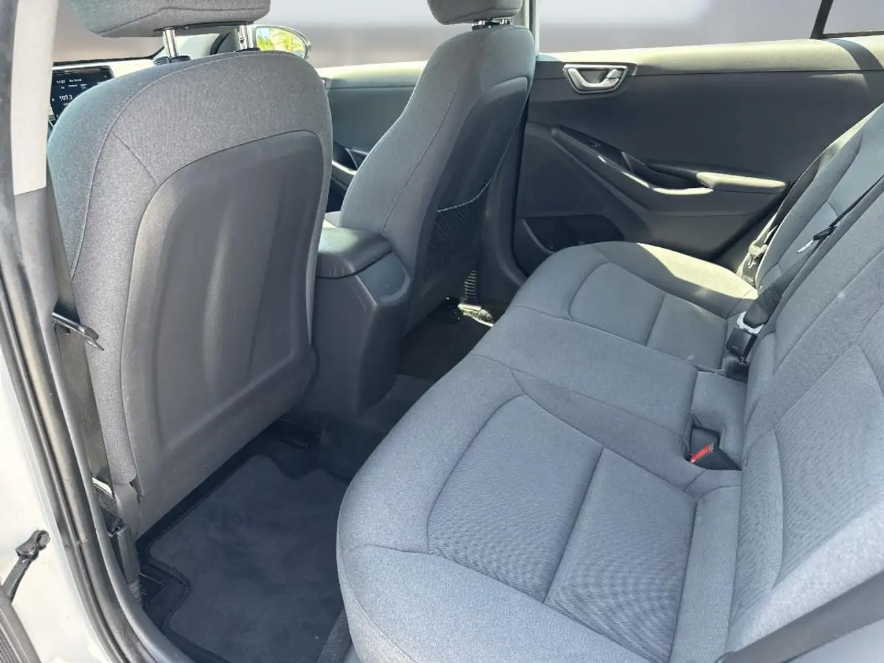 Hyundai IONIQ photo Hyundai IONIQ