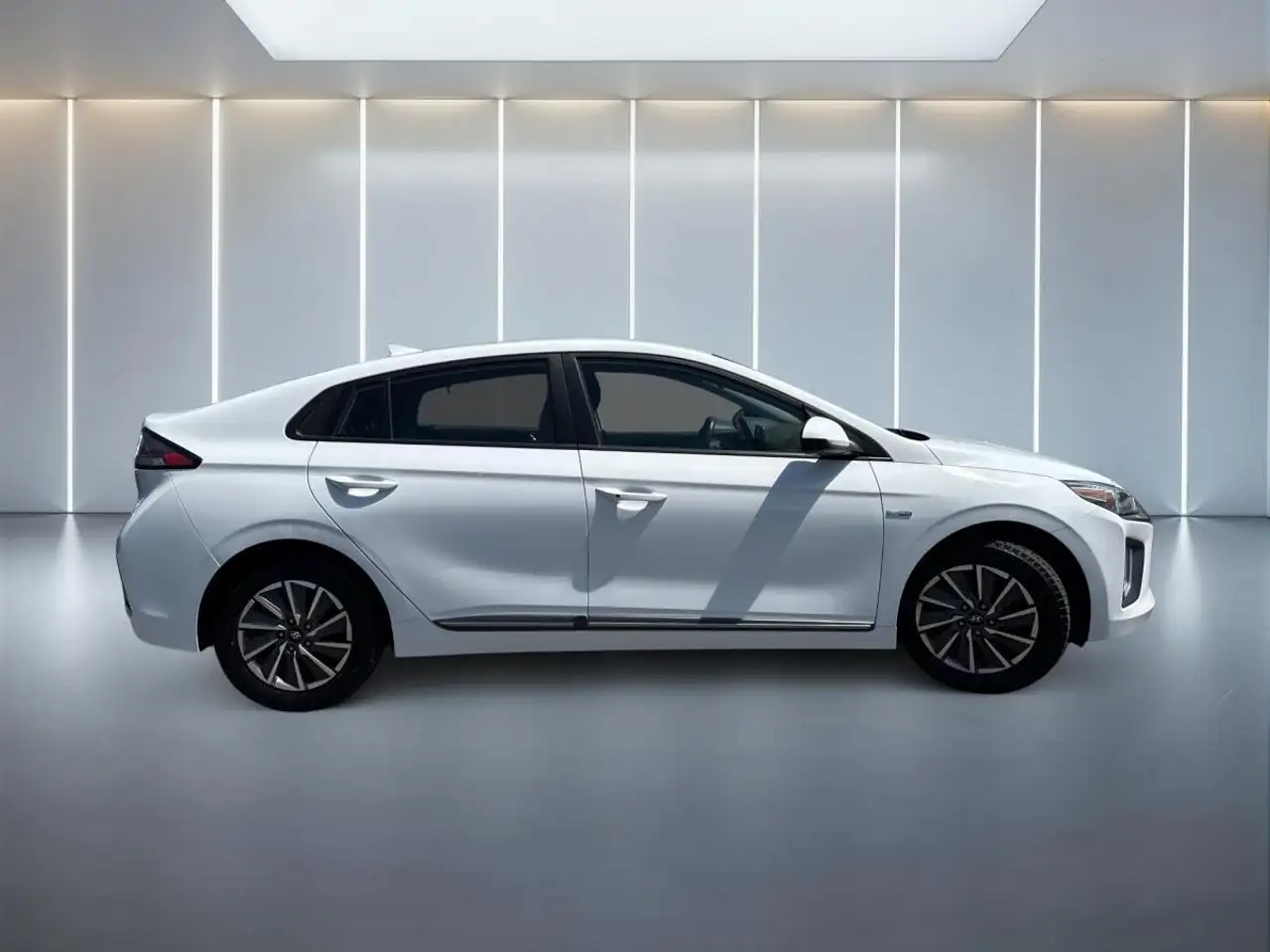 Hyundai IONIQ photo Hyundai IONIQ