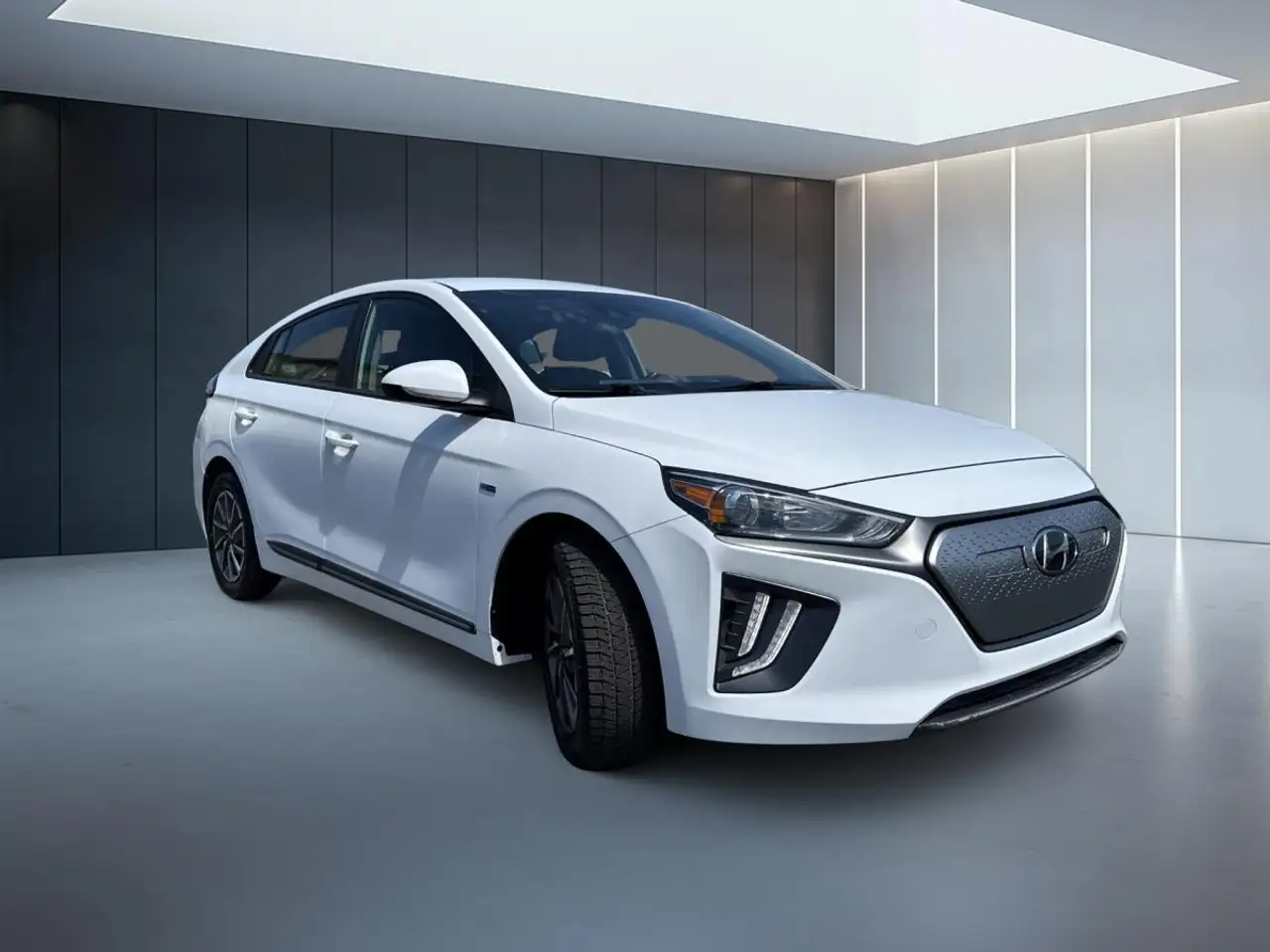 Hyundai IONIQ photo Hyundai IONIQ